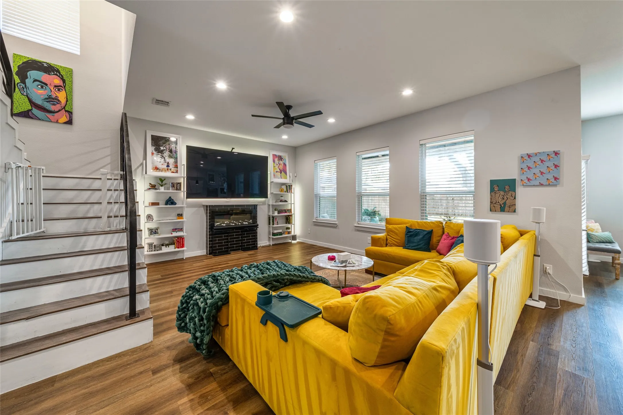 Single Family Residence For Sale in Dallas County , 3724 Crane Street, Dallas, Texas 75212, 5 Bedroom, 3 Bathroom, 2 Garage spaces, 2,376 Sqft, built in 2022, mls#21410227, Real Estate Agent in Dallas, Homes For Sale in Dallas county, Homes For Sale in Dallas, Realtor in Dallas Texas, Real Estate Brokerage Independent Realty Texas, Luminita Cordes Realtor