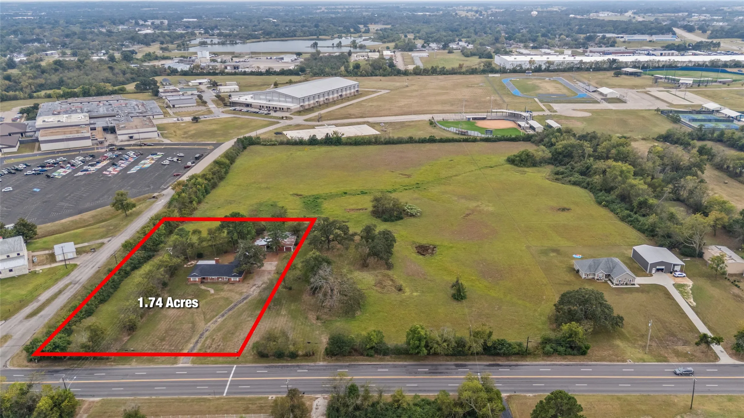 Single Family Residence For Sale in Hopkins County , 1308 Houston st Street, Sulphur Springs, Texas 75482, 3 Bedroom, 2 Bathroom, Garage spaces, 2,524 Sqft, built in 1967, mls#21409323, Real Estate Agent in Sulphur Springs, Homes For Sale in Hopkins county, Homes For Sale in Sulphur Springs, Realtor in Sulphur Springs Texas, Real Estate Brokerage Independent Realty Texas, Luminita Cordes Realtor