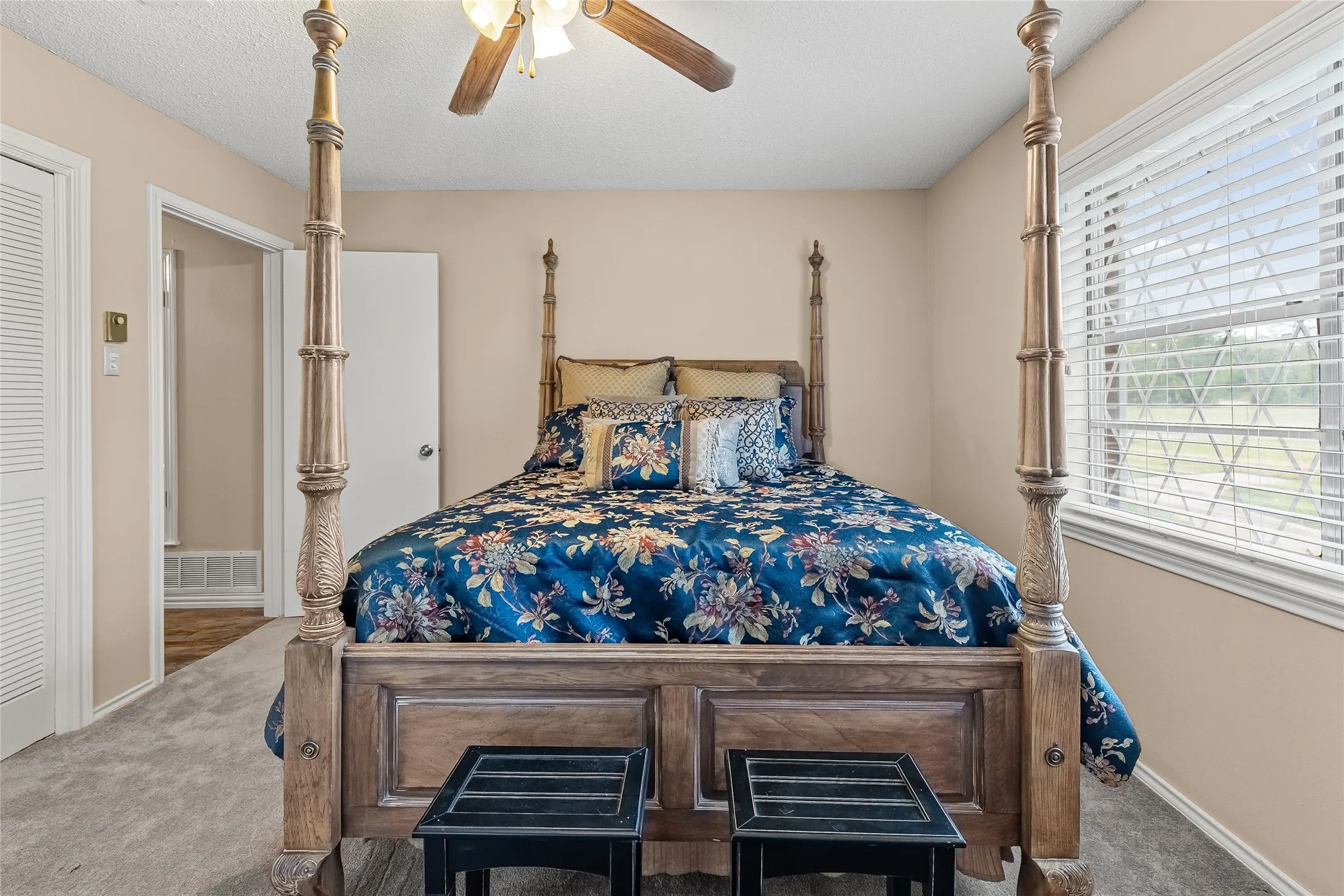 Single Family Residence For Sale in Hopkins County , 1308 Houston st Street, Sulphur Springs, Texas 75482, 3 Bedroom, 2 Bathroom, Garage spaces, 2,524 Sqft, built in 1967, mls#21409323, Real Estate Agent in Sulphur Springs, Homes For Sale in Hopkins county, Homes For Sale in Sulphur Springs, Realtor in Sulphur Springs Texas, Real Estate Brokerage Independent Realty Texas, Luminita Cordes Realtor