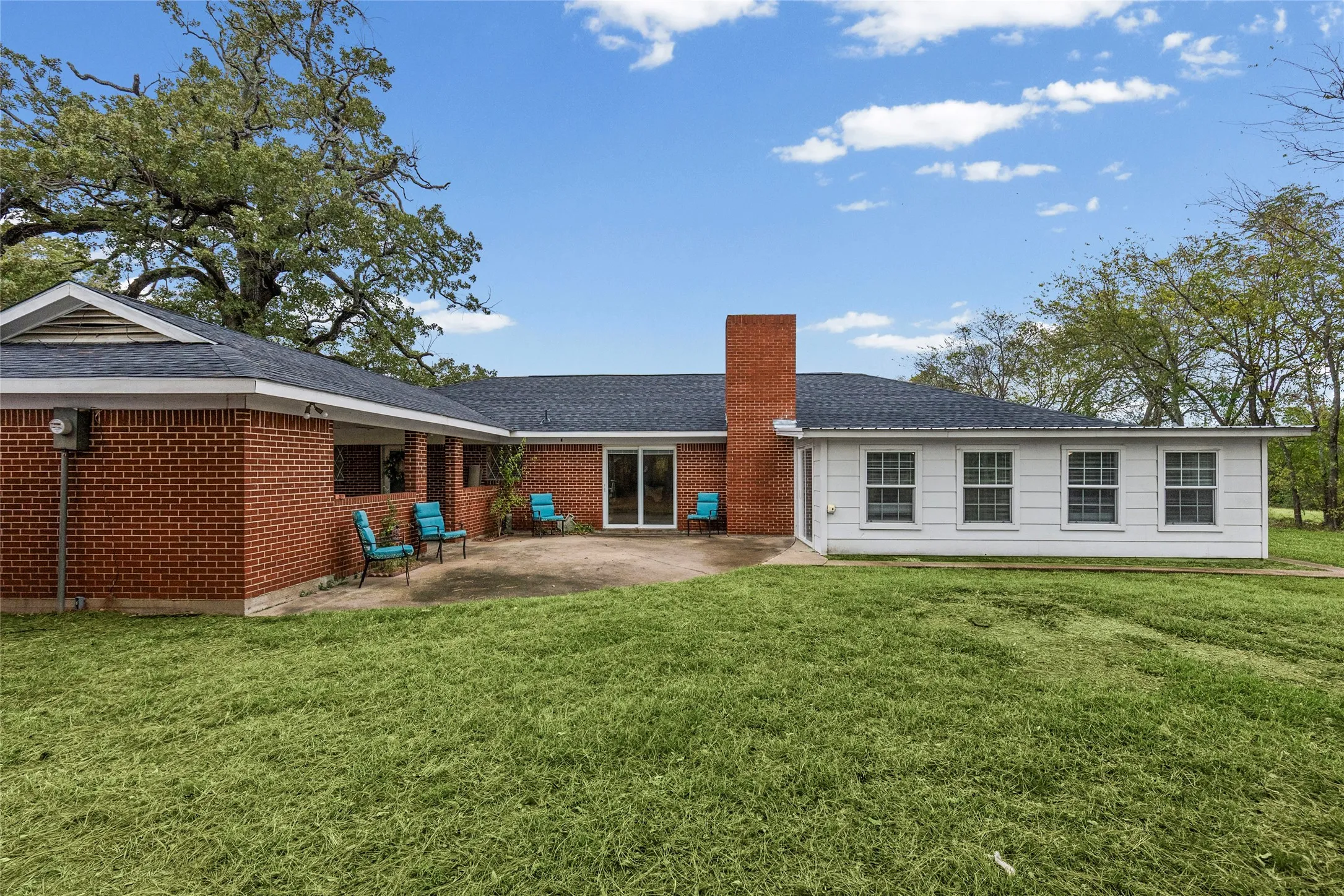 Single Family Residence For Sale in Hopkins County , 1308 Houston st Street, Sulphur Springs, Texas 75482, 3 Bedroom, 2 Bathroom, Garage spaces, 2,524 Sqft, built in 1967, mls#21409323, Real Estate Agent in Sulphur Springs, Homes For Sale in Hopkins county, Homes For Sale in Sulphur Springs, Realtor in Sulphur Springs Texas, Real Estate Brokerage Independent Realty Texas, Luminita Cordes Realtor