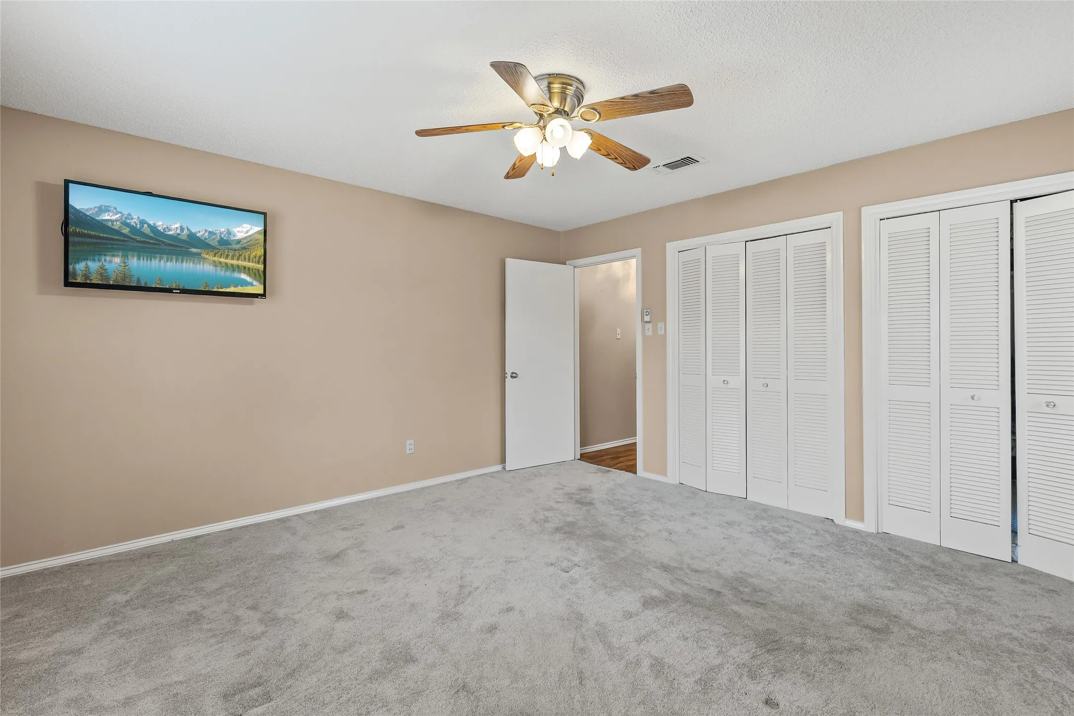 Single Family Residence For Sale in Hopkins County , 1308 Houston st Street, Sulphur Springs, Texas 75482, 3 Bedroom, 2 Bathroom, Garage spaces, 2,524 Sqft, built in 1967, mls#21409323, Real Estate Agent in Sulphur Springs, Homes For Sale in Hopkins county, Homes For Sale in Sulphur Springs, Realtor in Sulphur Springs Texas, Real Estate Brokerage Independent Realty Texas, Luminita Cordes Realtor