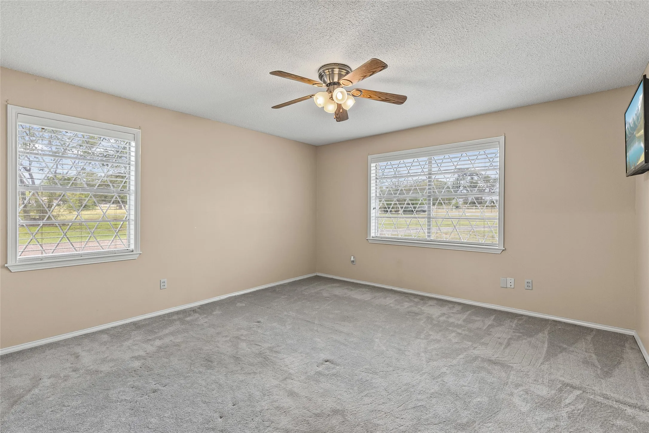 Single Family Residence For Sale in Hopkins County , 1308 Houston st Street, Sulphur Springs, Texas 75482, 3 Bedroom, 2 Bathroom, Garage spaces, 2,524 Sqft, built in 1967, mls#21409323, Real Estate Agent in Sulphur Springs, Homes For Sale in Hopkins county, Homes For Sale in Sulphur Springs, Realtor in Sulphur Springs Texas, Real Estate Brokerage Independent Realty Texas, Luminita Cordes Realtor
