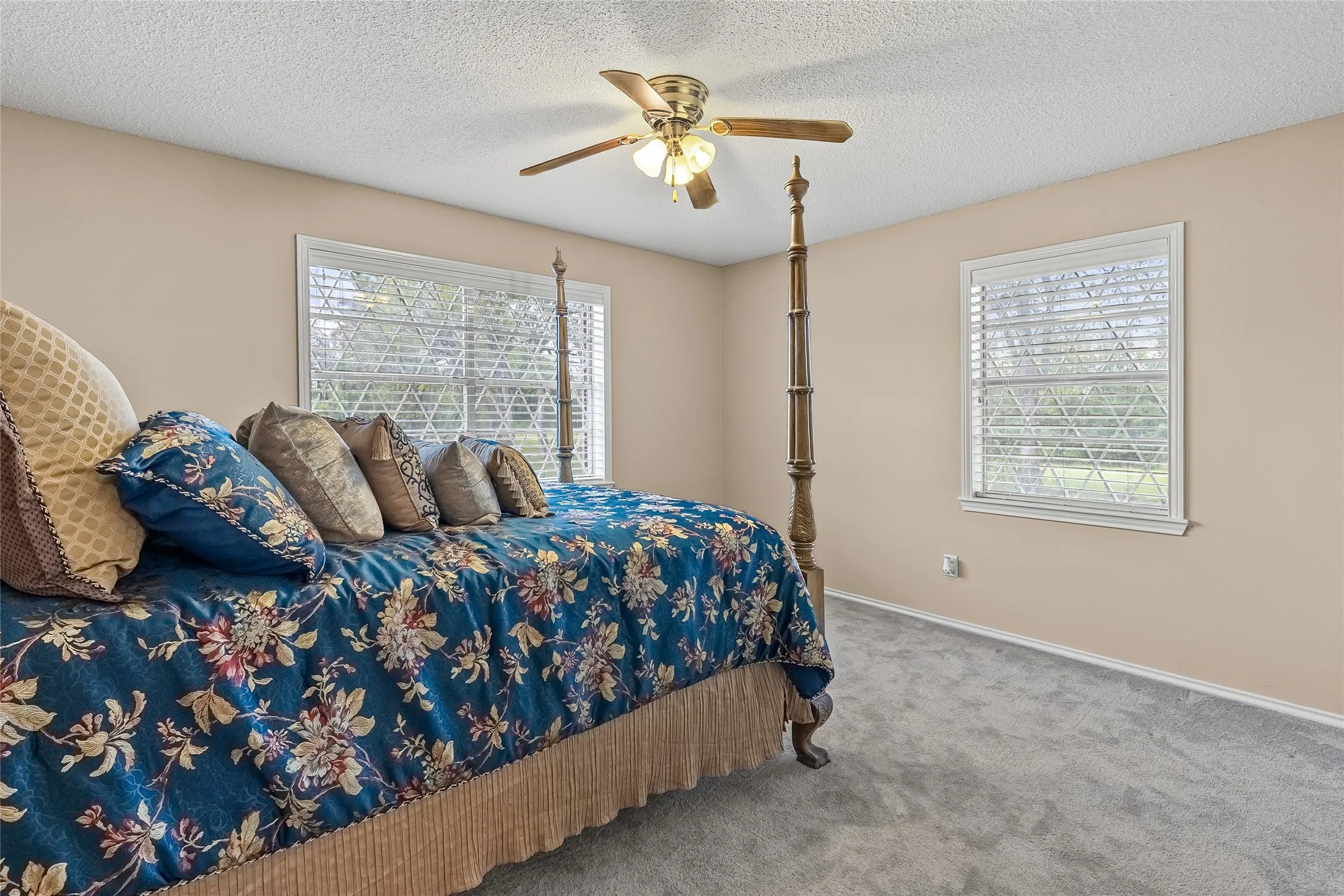 Single Family Residence For Sale in Hopkins County , 1308 Houston st Street, Sulphur Springs, Texas 75482, 3 Bedroom, 2 Bathroom, Garage spaces, 2,524 Sqft, built in 1967, mls#21409323, Real Estate Agent in Sulphur Springs, Homes For Sale in Hopkins county, Homes For Sale in Sulphur Springs, Realtor in Sulphur Springs Texas, Real Estate Brokerage Independent Realty Texas, Luminita Cordes Realtor