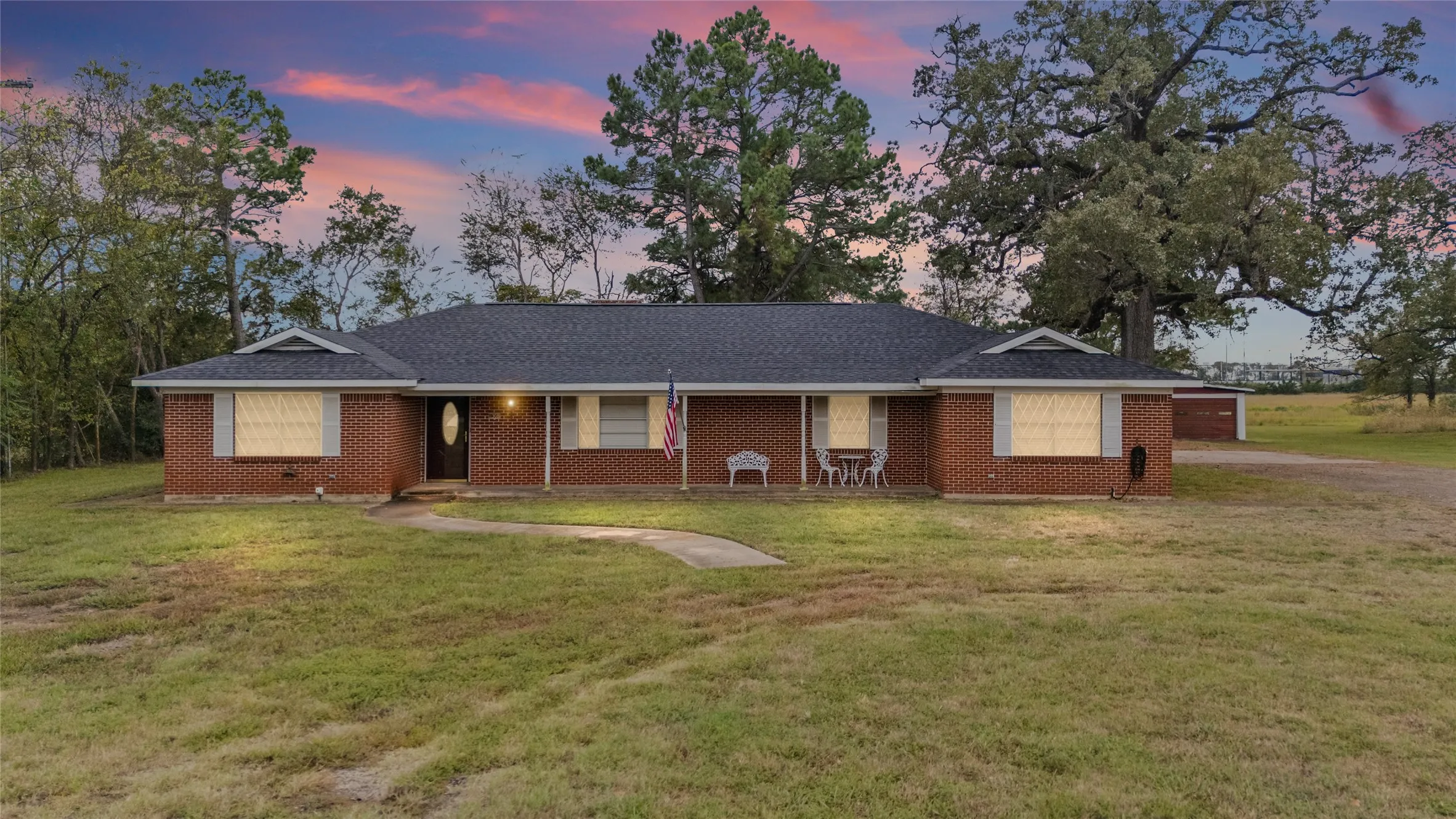 Single Family Residence For Sale in Hopkins County , 1308 Houston st Street, Sulphur Springs, Texas 75482, 3 Bedroom, 2 Bathroom, Garage spaces, 2,524 Sqft, built in 1967, mls#21409323, Real Estate Agent in Sulphur Springs, Homes For Sale in Hopkins county, Homes For Sale in Sulphur Springs, Realtor in Sulphur Springs Texas, Real Estate Brokerage Independent Realty Texas, Luminita Cordes Realtor