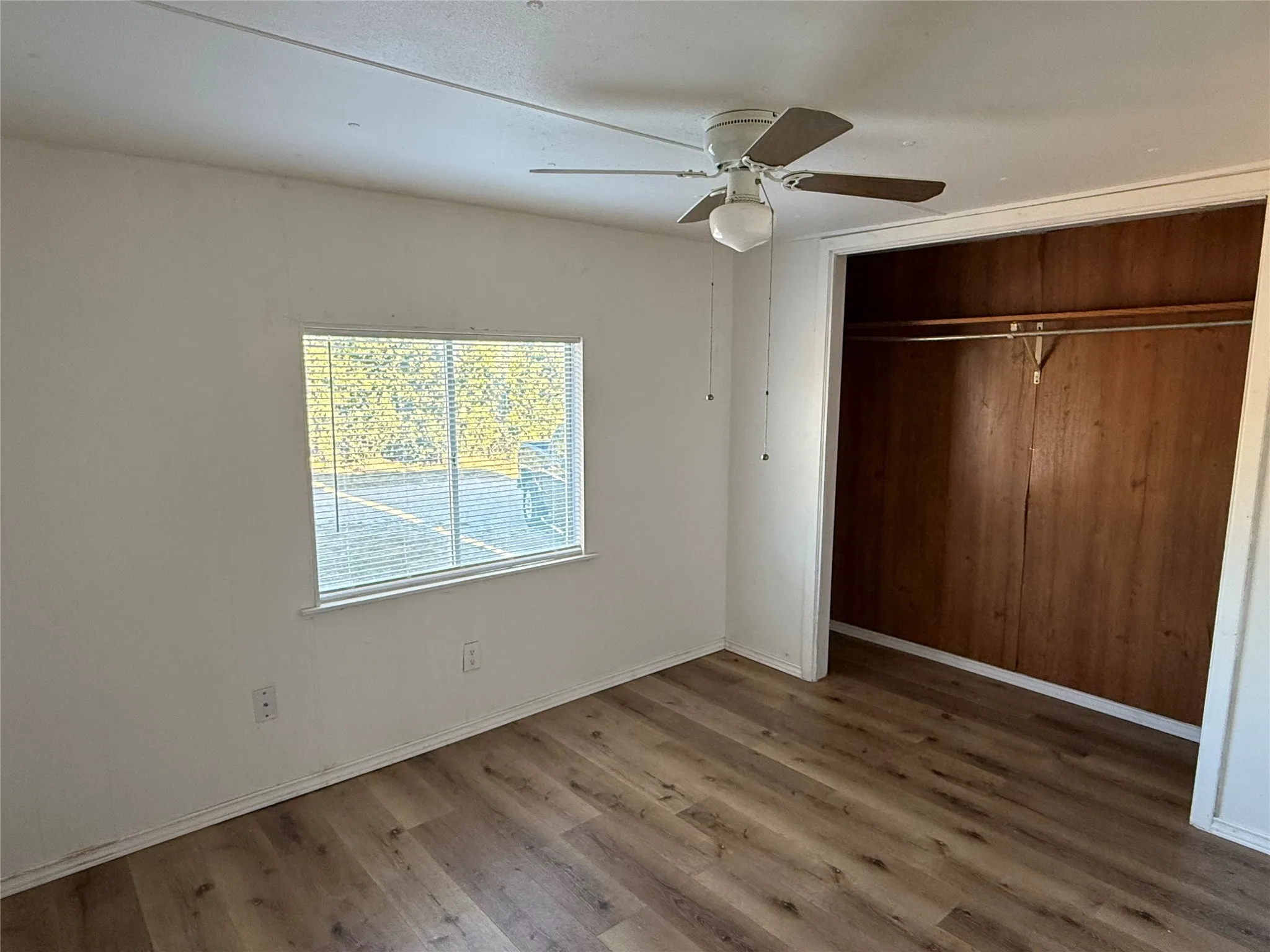 Mobile Home For Rent in Ellis County , 3304 Hidalgo Road B, Waxahachie, Texas 75167, 2 Bedroom, 1 Bathroom, Garage spaces, 700 Sqft, built in 1980, mls#21410319, Real Estate Agent in Waxahachie, Homes For Rent in Ellis county, Homes For Rent in Waxahachie, Realtor in Waxahachie Texas, Real Estate Brokerage Independent Realty Texas, Luminita Cordes Realtor