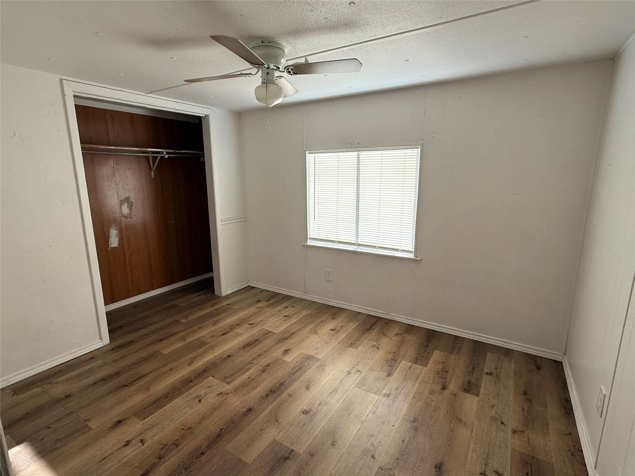 Mobile Home For Rent in Ellis County , 3304 Hidalgo Road B, Waxahachie, Texas 75167, 2 Bedroom, 1 Bathroom, Garage spaces, 700 Sqft, built in 1980, mls#21410319, Real Estate Agent in Waxahachie, Homes For Rent in Ellis county, Homes For Rent in Waxahachie, Realtor in Waxahachie Texas, Real Estate Brokerage Independent Realty Texas, Luminita Cordes Realtor