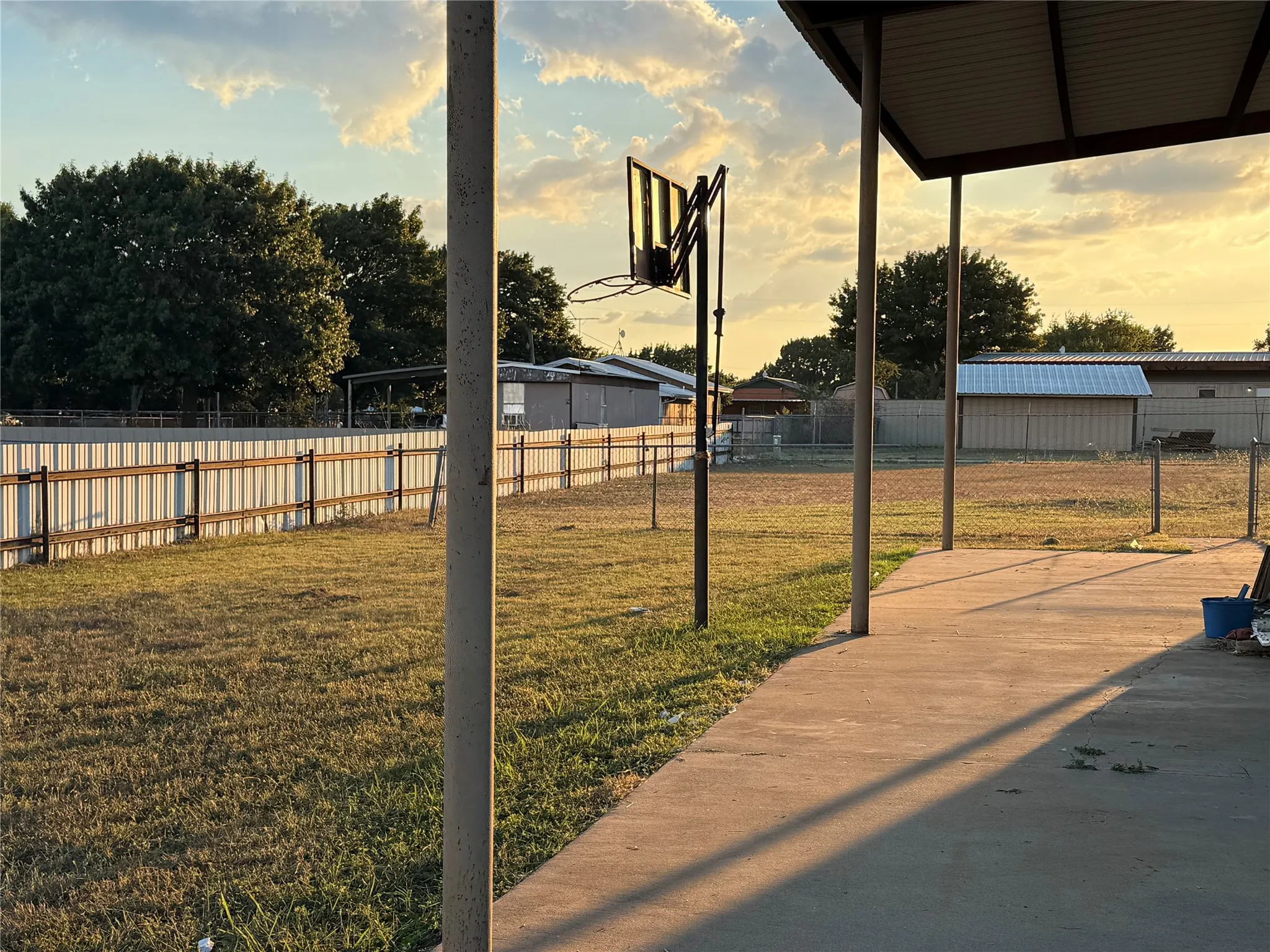 Mobile Home For Rent in Ellis County , 3304 Hidalgo Road B, Waxahachie, Texas 75167, 2 Bedroom, 1 Bathroom, Garage spaces, 700 Sqft, built in 1980, mls#21410319, Real Estate Agent in Waxahachie, Homes For Rent in Ellis county, Homes For Rent in Waxahachie, Realtor in Waxahachie Texas, Real Estate Brokerage Independent Realty Texas, Luminita Cordes Realtor