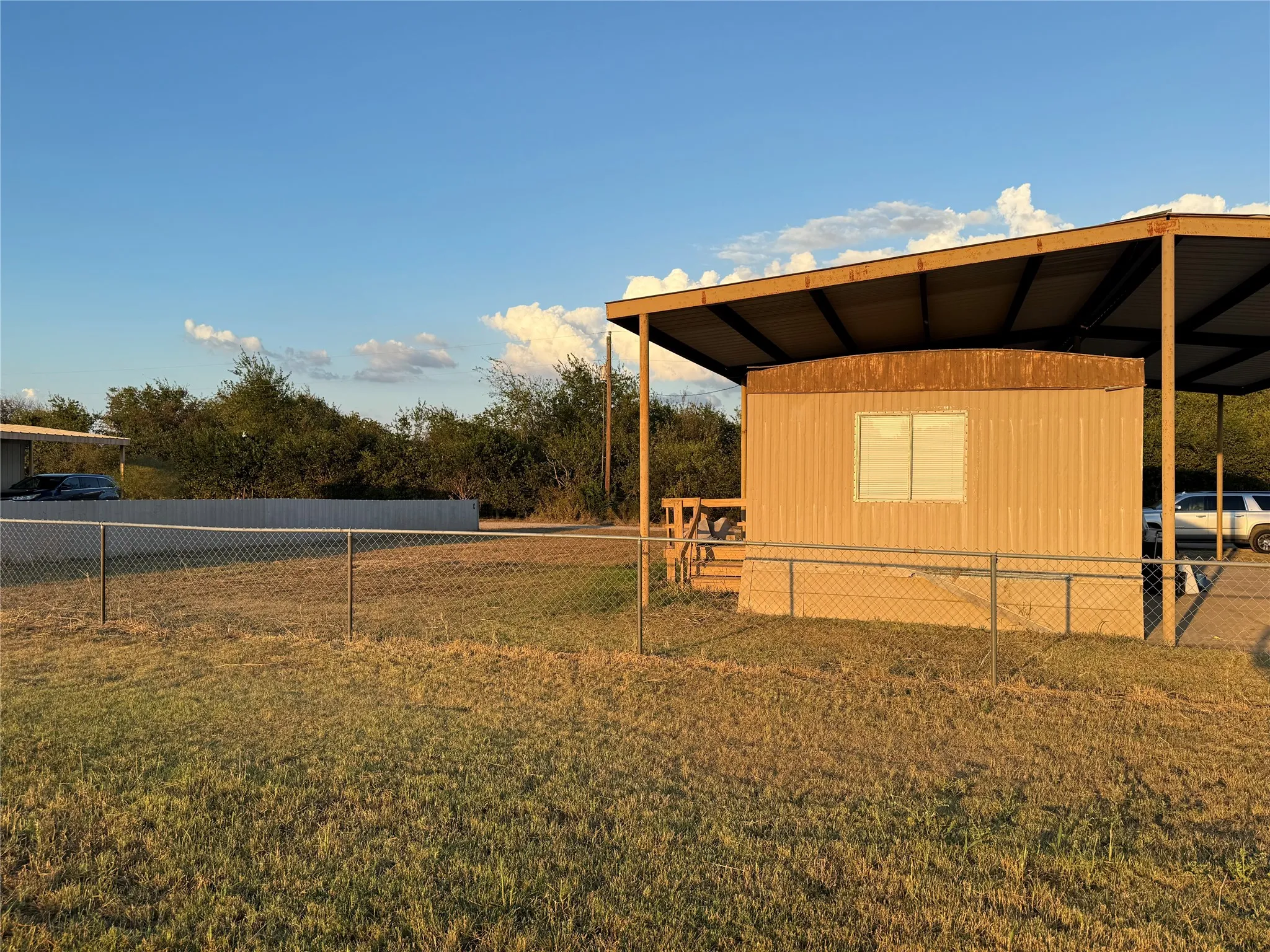 Mobile Home For Rent in Ellis County , 3304 Hidalgo Road B, Waxahachie, Texas 75167, 2 Bedroom, 1 Bathroom, Garage spaces, 700 Sqft, built in 1980, mls#21410319, Real Estate Agent in Waxahachie, Homes For Rent in Ellis county, Homes For Rent in Waxahachie, Realtor in Waxahachie Texas, Real Estate Brokerage Independent Realty Texas, Luminita Cordes Realtor
