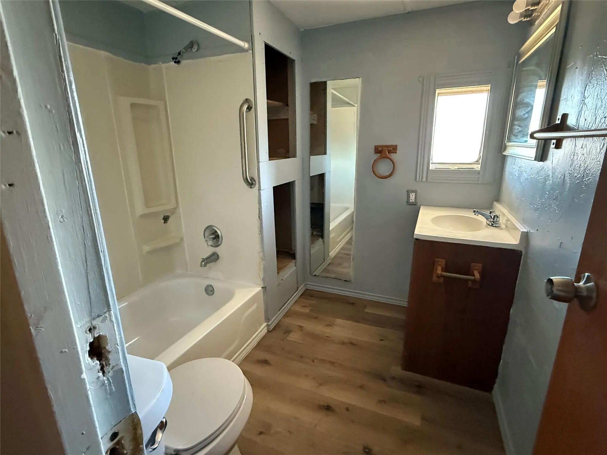 Mobile Home For Rent in Ellis County , 3304 Hidalgo Road B, Waxahachie, Texas 75167, 2 Bedroom, 1 Bathroom, Garage spaces, 700 Sqft, built in 1980, mls#21410319, Real Estate Agent in Waxahachie, Homes For Rent in Ellis county, Homes For Rent in Waxahachie, Realtor in Waxahachie Texas, Real Estate Brokerage Independent Realty Texas, Luminita Cordes Realtor