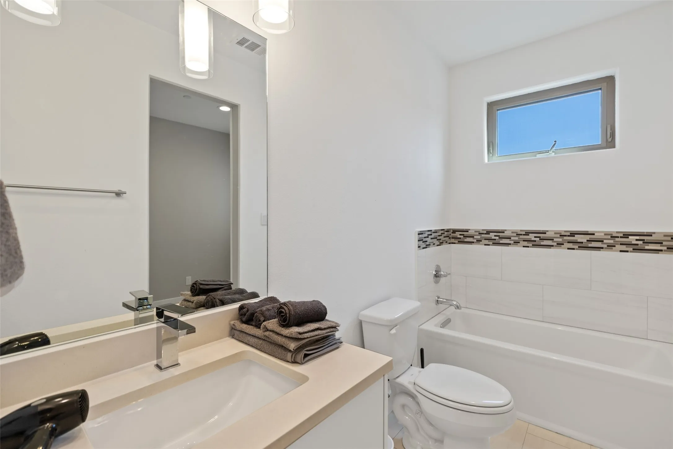 Integrated single-basin vanity with a polished chrome faucet