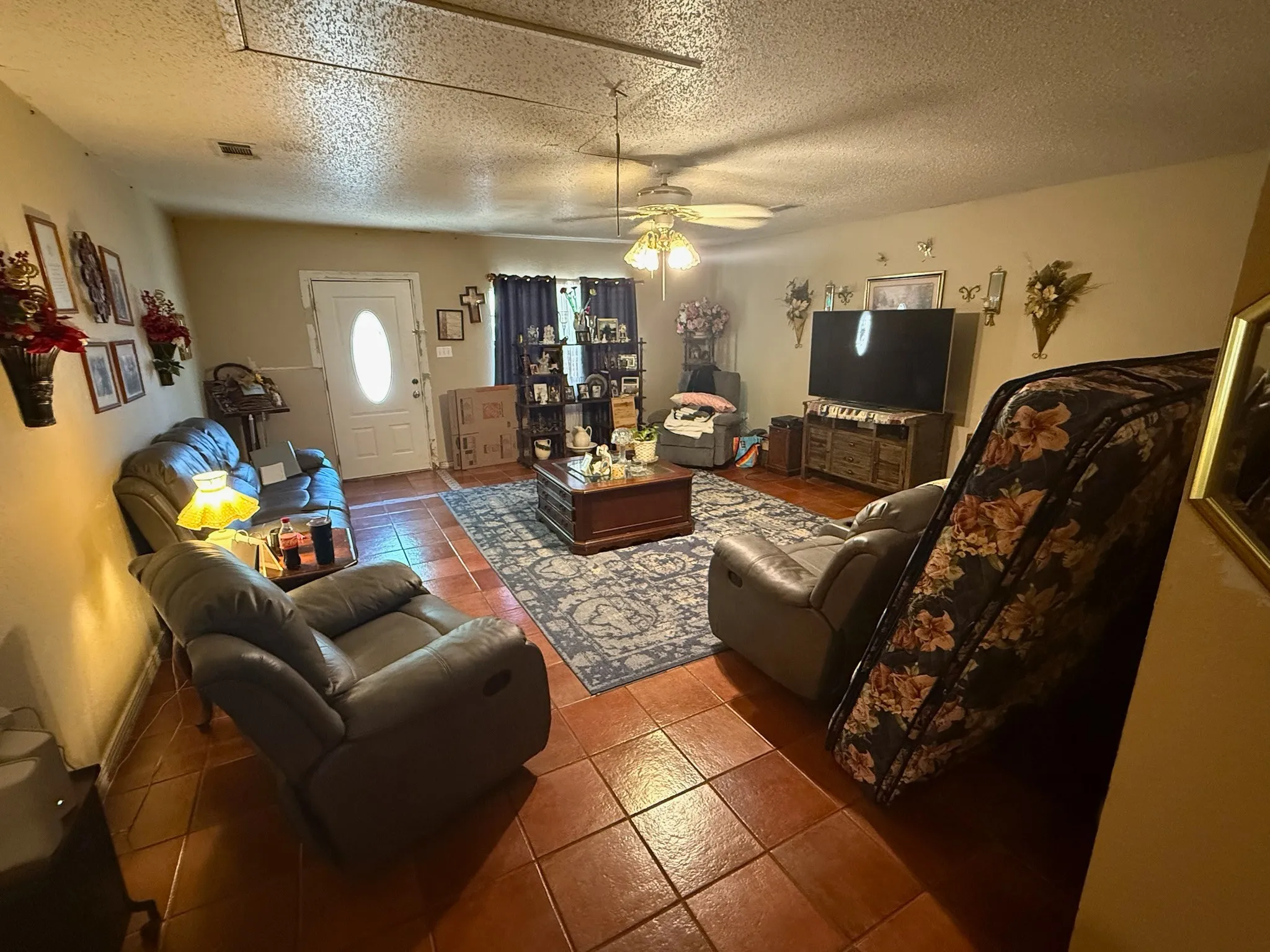 Single Family Residence For Sale in Tarrant County , 420 Allencrest Drive, White Settlement, Texas 76108, 3 Bedroom, 2 Bathroom, Garage spaces, 1,770 Sqft, built in 1986, mls#21410321, Real Estate Agent in White Settlement, Homes For Sale in Tarrant county, Homes For Sale in White Settlement, Realtor in White Settlement Texas, Real Estate Brokerage Independent Realty Texas, Luminita Cordes Realtor