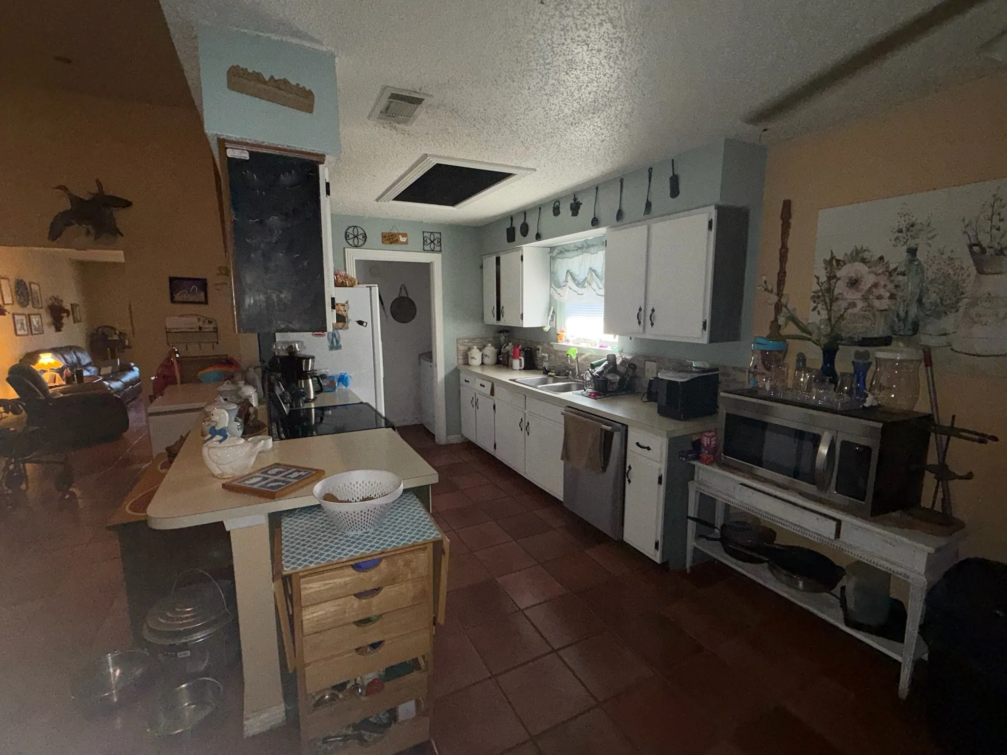 Single Family Residence For Sale in Tarrant County , 420 Allencrest Drive, White Settlement, Texas 76108, 3 Bedroom, 2 Bathroom, Garage spaces, 1,770 Sqft, built in 1986, mls#21410321, Real Estate Agent in White Settlement, Homes For Sale in Tarrant county, Homes For Sale in White Settlement, Realtor in White Settlement Texas, Real Estate Brokerage Independent Realty Texas, Luminita Cordes Realtor