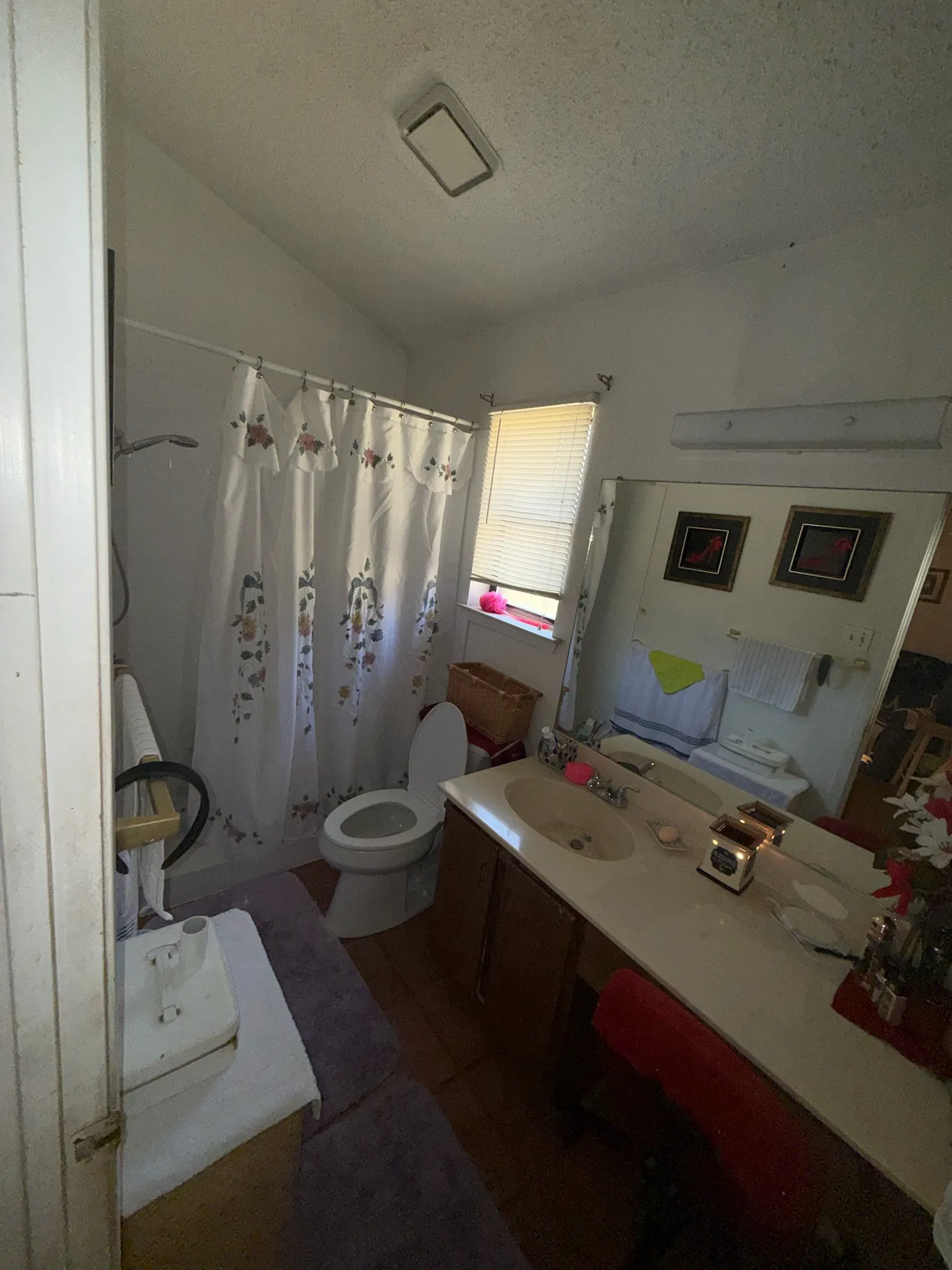 Single Family Residence For Sale in Tarrant County , 420 Allencrest Drive, White Settlement, Texas 76108, 3 Bedroom, 2 Bathroom, Garage spaces, 1,770 Sqft, built in 1986, mls#21410321, Real Estate Agent in White Settlement, Homes For Sale in Tarrant county, Homes For Sale in White Settlement, Realtor in White Settlement Texas, Real Estate Brokerage Independent Realty Texas, Luminita Cordes Realtor