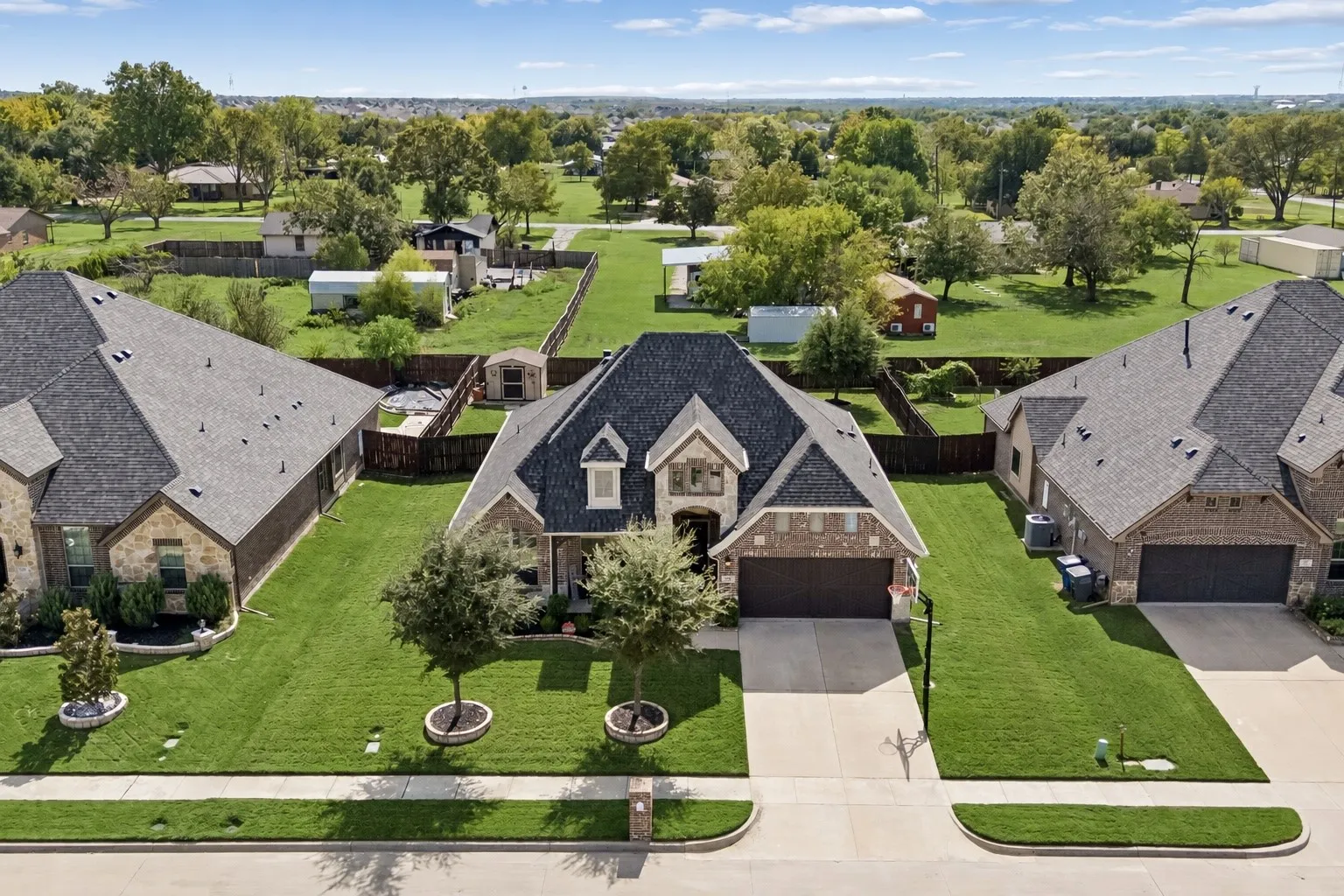 Single Family Residence For Sale in Collin County , 205 Covington Drive, Wylie, Texas 75098, 4 Bedroom, 2 Bathroom, 2 Garage spaces, 2,074 Sqft, built in 2017, mls#21409504, Real Estate Agent in Wylie, Homes For Sale in Collin county, Homes For Sale in Wylie, Realtor in Wylie Texas, Real Estate Brokerage Independent Realty Texas, Luminita Cordes Realtor