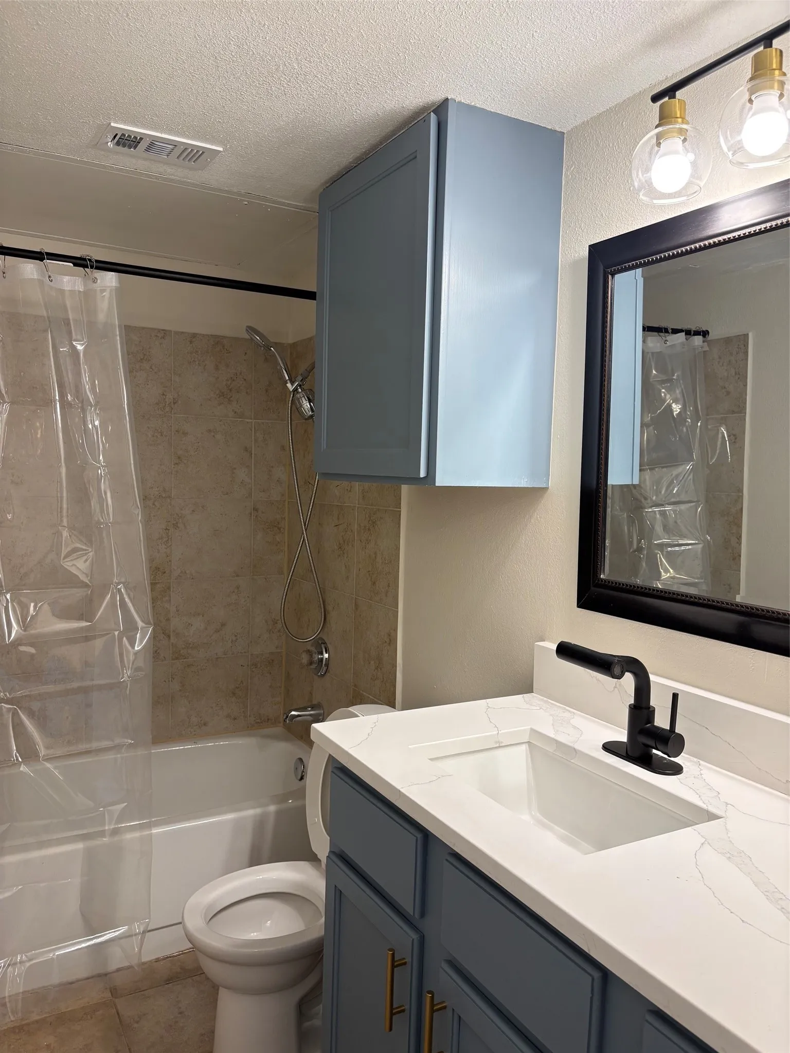 Condominium For Sale in Dallas County , 5335 BENT TREE FOREST Drive 288, Dallas, Texas 75248, 1 Bedroom, 1 Bathroom, Garage spaces, 687 Sqft, built in 1981, mls#21410327, Real Estate Agent in Dallas, Homes For Sale in Dallas county, Homes For Sale in Dallas, Realtor in Dallas Texas, Real Estate Brokerage Independent Realty Texas, Luminita Cordes Realtor