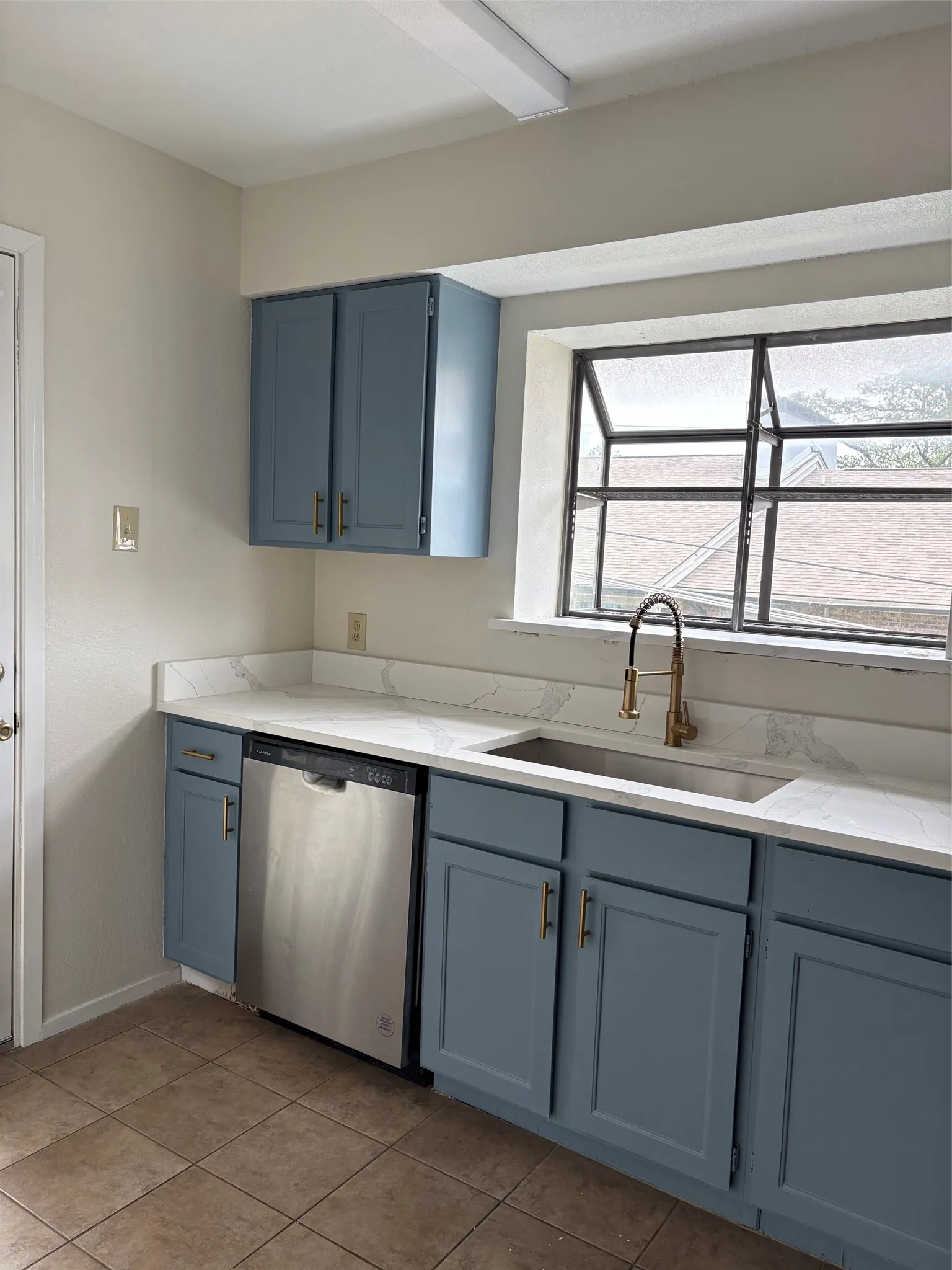 Condominium For Sale in Dallas County , 5335 BENT TREE FOREST Drive 288, Dallas, Texas 75248, 1 Bedroom, 1 Bathroom, Garage spaces, 687 Sqft, built in 1981, mls#21410327, Real Estate Agent in Dallas, Homes For Sale in Dallas county, Homes For Sale in Dallas, Realtor in Dallas Texas, Real Estate Brokerage Independent Realty Texas, Luminita Cordes Realtor