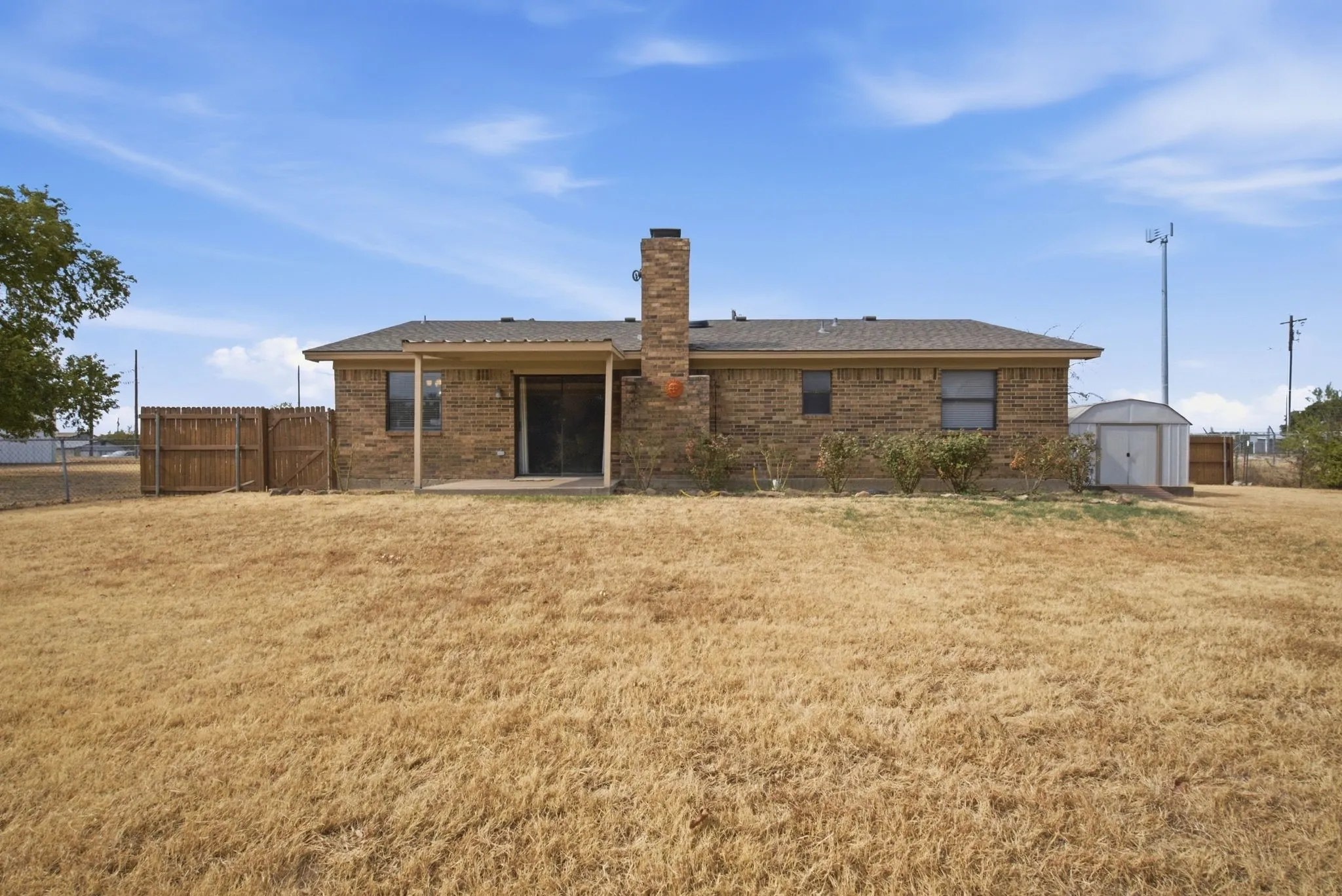 Single Family Residence For Sale in Parker County , 1526 W Bankhead, Weatherford, Texas 76086, 3 Bedroom, 2 Bathroom, 2 Garage spaces, 1,294 Sqft, built in 1978, mls#21408252, Real Estate Agent in Weatherford, Homes For Sale in Parker county, Homes For Sale in Weatherford, Realtor in Weatherford Texas, Real Estate Brokerage Independent Realty Texas, Luminita Cordes Realtor