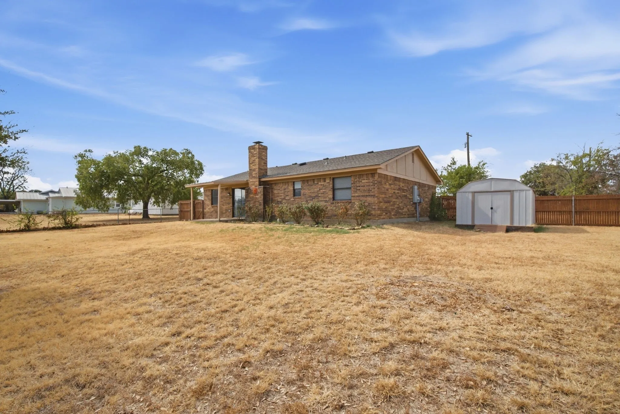 Single Family Residence For Sale in Parker County , 1526 W Bankhead, Weatherford, Texas 76086, 3 Bedroom, 2 Bathroom, 2 Garage spaces, 1,294 Sqft, built in 1978, mls#21408252, Real Estate Agent in Weatherford, Homes For Sale in Parker county, Homes For Sale in Weatherford, Realtor in Weatherford Texas, Real Estate Brokerage Independent Realty Texas, Luminita Cordes Realtor