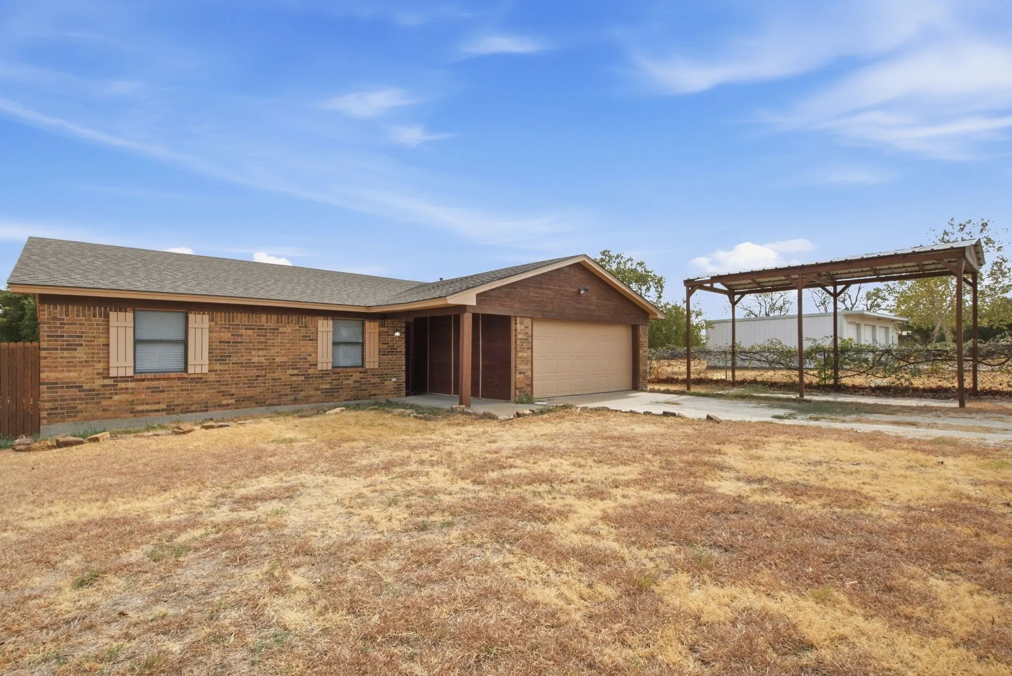 Single Family Residence For Sale in Parker County , 1526 W Bankhead, Weatherford, Texas 76086, 3 Bedroom, 2 Bathroom, 2 Garage spaces, 1,294 Sqft, built in 1978, mls#21408252, Real Estate Agent in Weatherford, Homes For Sale in Parker county, Homes For Sale in Weatherford, Realtor in Weatherford Texas, Real Estate Brokerage Independent Realty Texas, Luminita Cordes Realtor