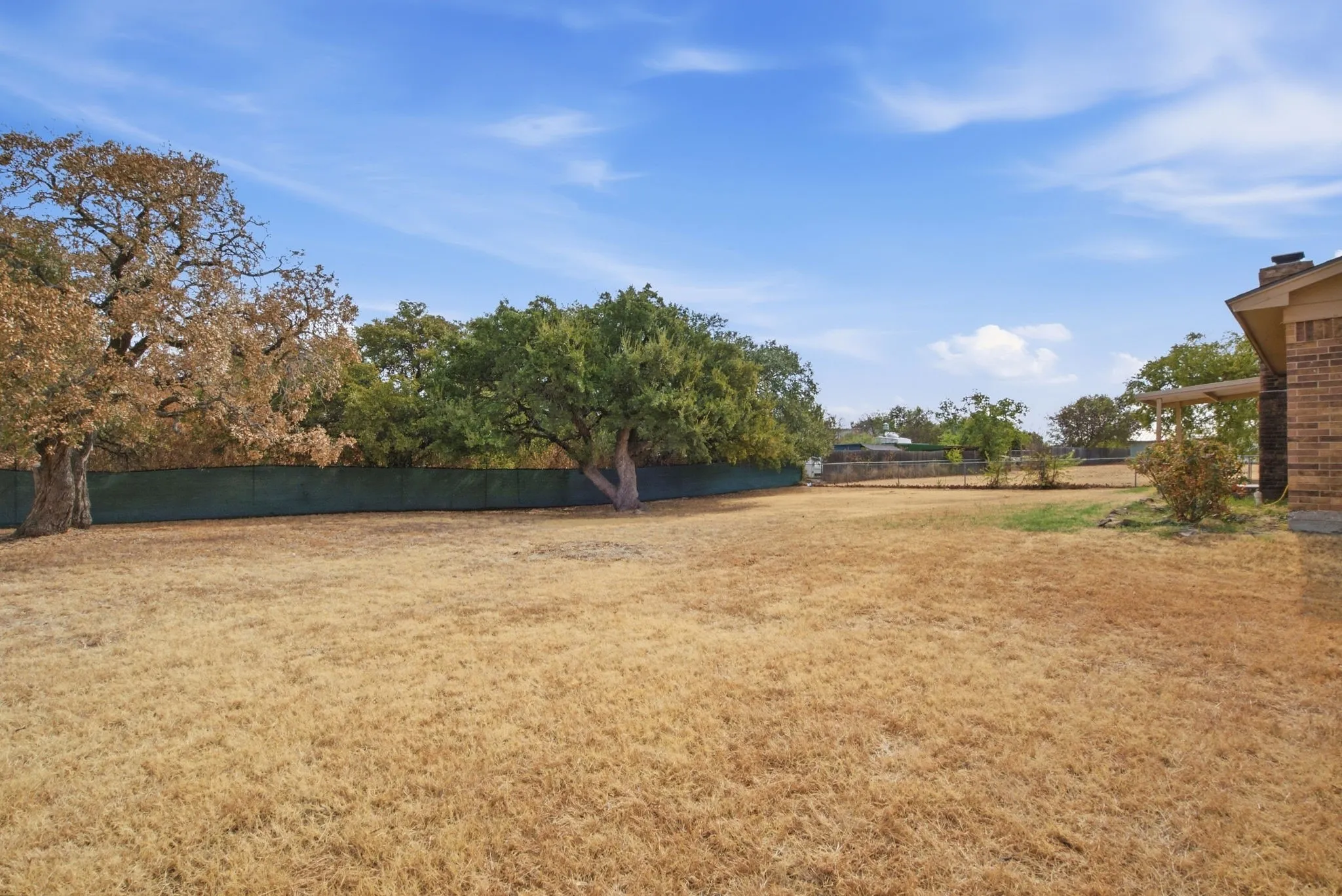Single Family Residence For Sale in Parker County , 1526 W Bankhead, Weatherford, Texas 76086, 3 Bedroom, 2 Bathroom, 2 Garage spaces, 1,294 Sqft, built in 1978, mls#21408252, Real Estate Agent in Weatherford, Homes For Sale in Parker county, Homes For Sale in Weatherford, Realtor in Weatherford Texas, Real Estate Brokerage Independent Realty Texas, Luminita Cordes Realtor