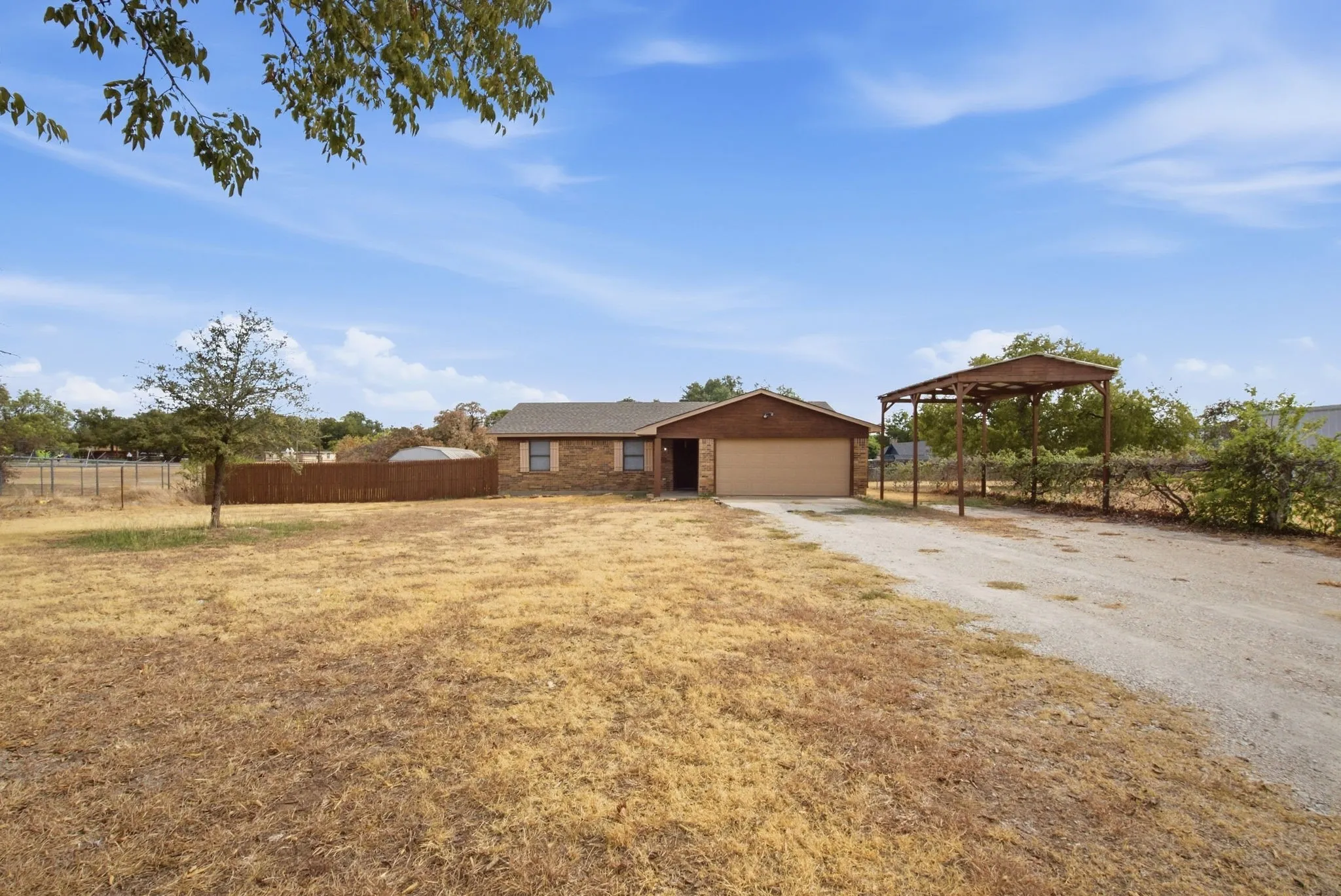 Single Family Residence For Sale in Parker County , 1526 W Bankhead, Weatherford, Texas 76086, 3 Bedroom, 2 Bathroom, 2 Garage spaces, 1,294 Sqft, built in 1978, mls#21408252, Real Estate Agent in Weatherford, Homes For Sale in Parker county, Homes For Sale in Weatherford, Realtor in Weatherford Texas, Real Estate Brokerage Independent Realty Texas, Luminita Cordes Realtor