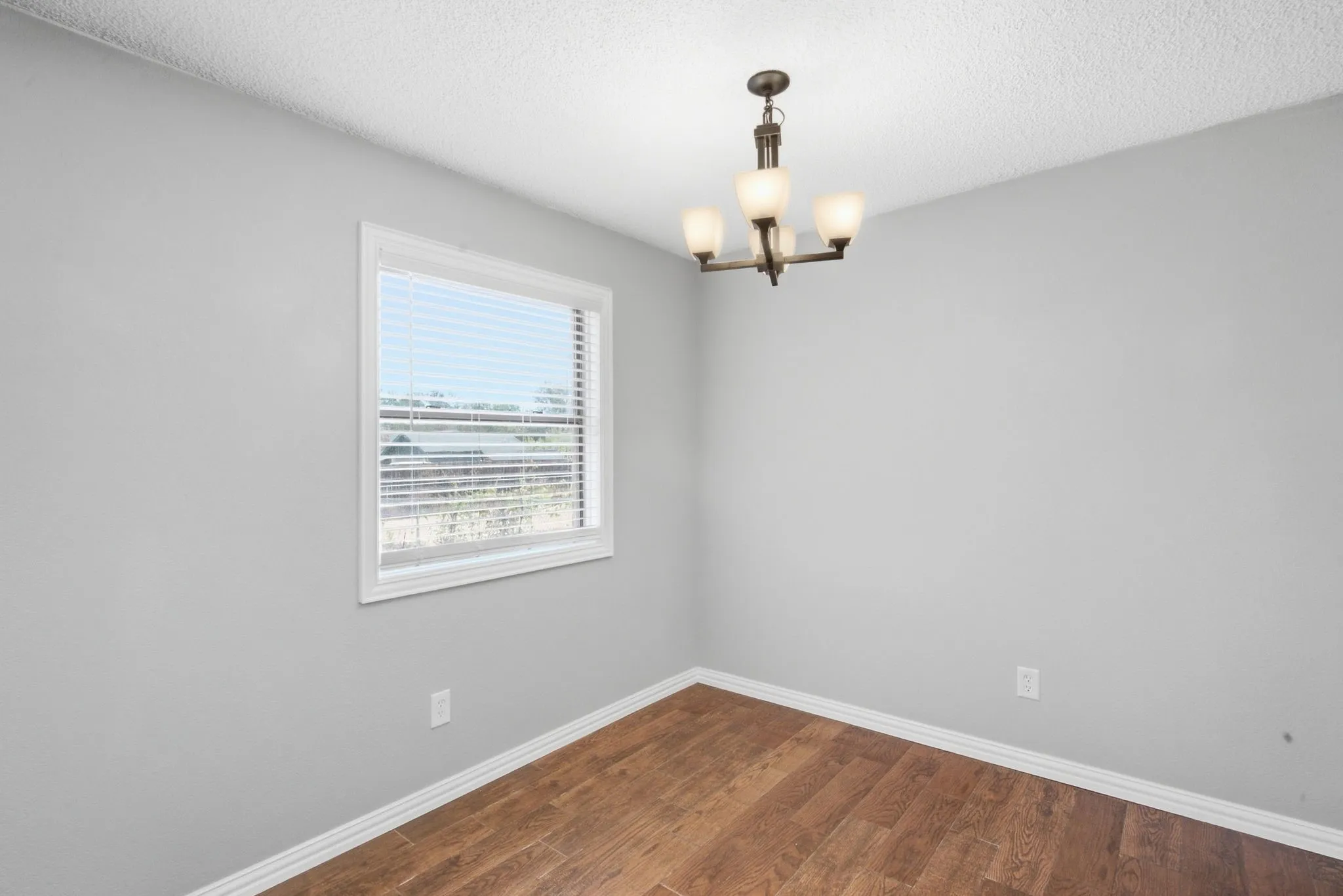 Single Family Residence For Sale in Parker County , 1526 W Bankhead, Weatherford, Texas 76086, 3 Bedroom, 2 Bathroom, 2 Garage spaces, 1,294 Sqft, built in 1978, mls#21408252, Real Estate Agent in Weatherford, Homes For Sale in Parker county, Homes For Sale in Weatherford, Realtor in Weatherford Texas, Real Estate Brokerage Independent Realty Texas, Luminita Cordes Realtor