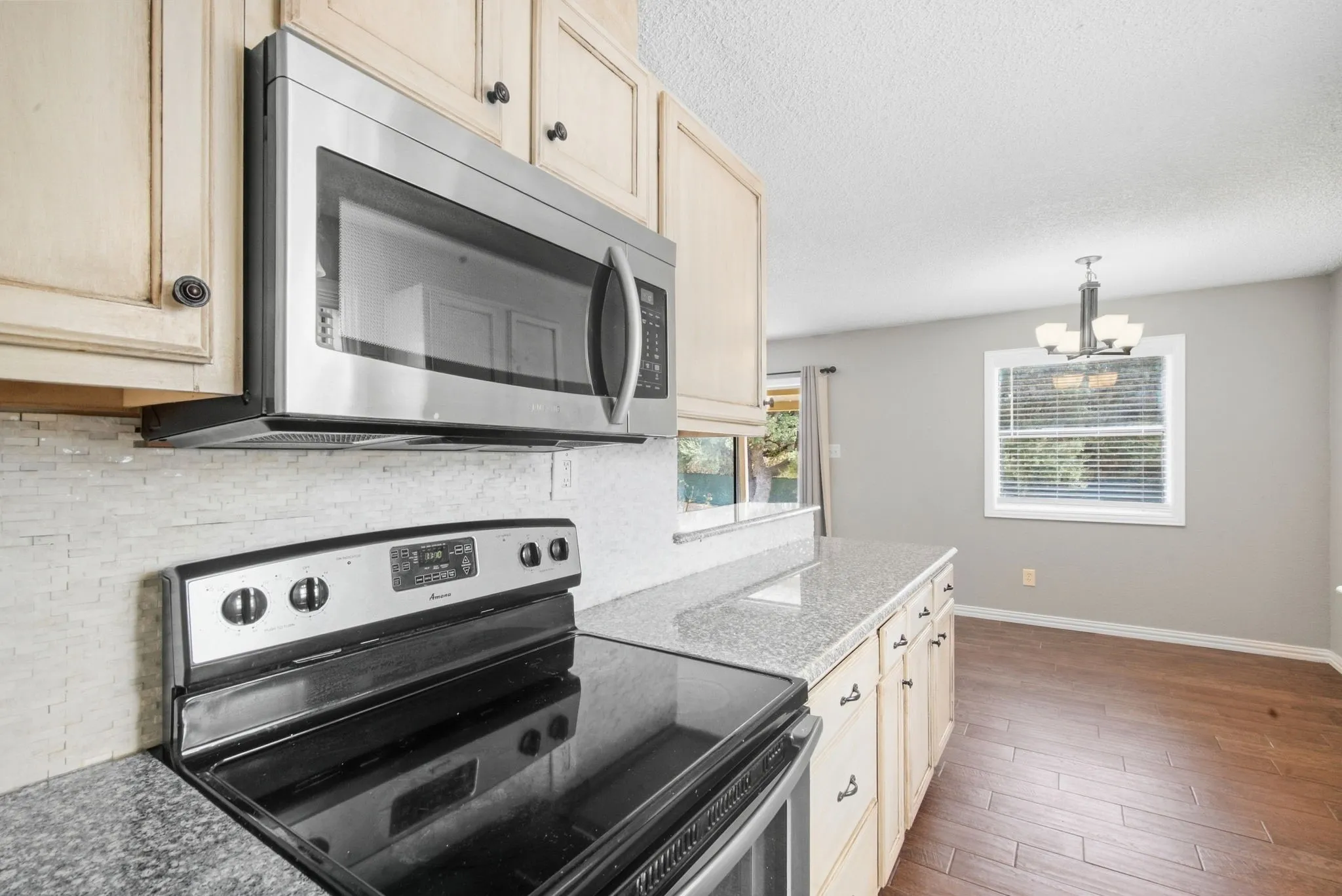Single Family Residence For Sale in Parker County , 1526 W Bankhead, Weatherford, Texas 76086, 3 Bedroom, 2 Bathroom, 2 Garage spaces, 1,294 Sqft, built in 1978, mls#21408252, Real Estate Agent in Weatherford, Homes For Sale in Parker county, Homes For Sale in Weatherford, Realtor in Weatherford Texas, Real Estate Brokerage Independent Realty Texas, Luminita Cordes Realtor