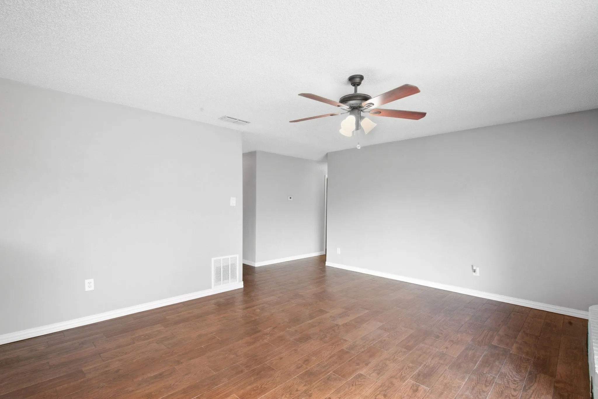Single Family Residence For Sale in Parker County , 1526 W Bankhead, Weatherford, Texas 76086, 3 Bedroom, 2 Bathroom, 2 Garage spaces, 1,294 Sqft, built in 1978, mls#21408252, Real Estate Agent in Weatherford, Homes For Sale in Parker county, Homes For Sale in Weatherford, Realtor in Weatherford Texas, Real Estate Brokerage Independent Realty Texas, Luminita Cordes Realtor