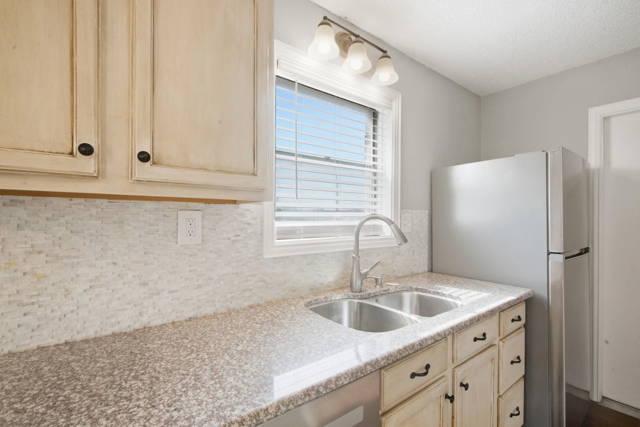 Single Family Residence For Sale in Parker County , 1526 W Bankhead, Weatherford, Texas 76086, 3 Bedroom, 2 Bathroom, 2 Garage spaces, 1,294 Sqft, built in 1978, mls#21408252, Real Estate Agent in Weatherford, Homes For Sale in Parker county, Homes For Sale in Weatherford, Realtor in Weatherford Texas, Real Estate Brokerage Independent Realty Texas, Luminita Cordes Realtor