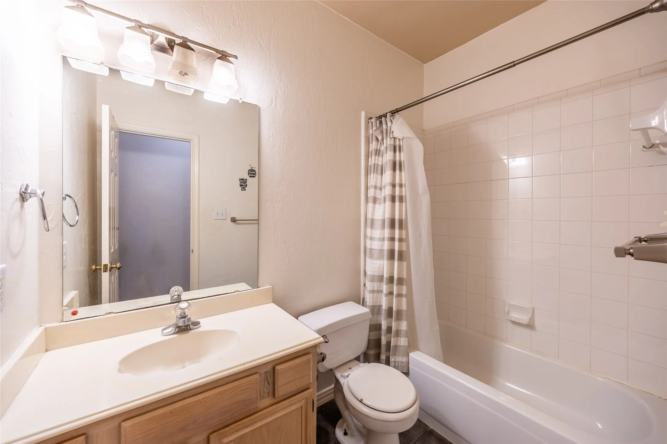 Single Family Residence For Rent in Collin County , 7836 Armor Lane, Frisco, Texas 75035, 3 Bedroom, 2 Bathroom, 2 Garage spaces, 1,430 Sqft, built in 1994, mls#21410332, Real Estate Agent in Frisco, Homes For Rent in Collin county, Homes For Rent in Frisco, Realtor in Frisco Texas, Real Estate Brokerage Independent Realty Texas, Luminita Cordes Realtor