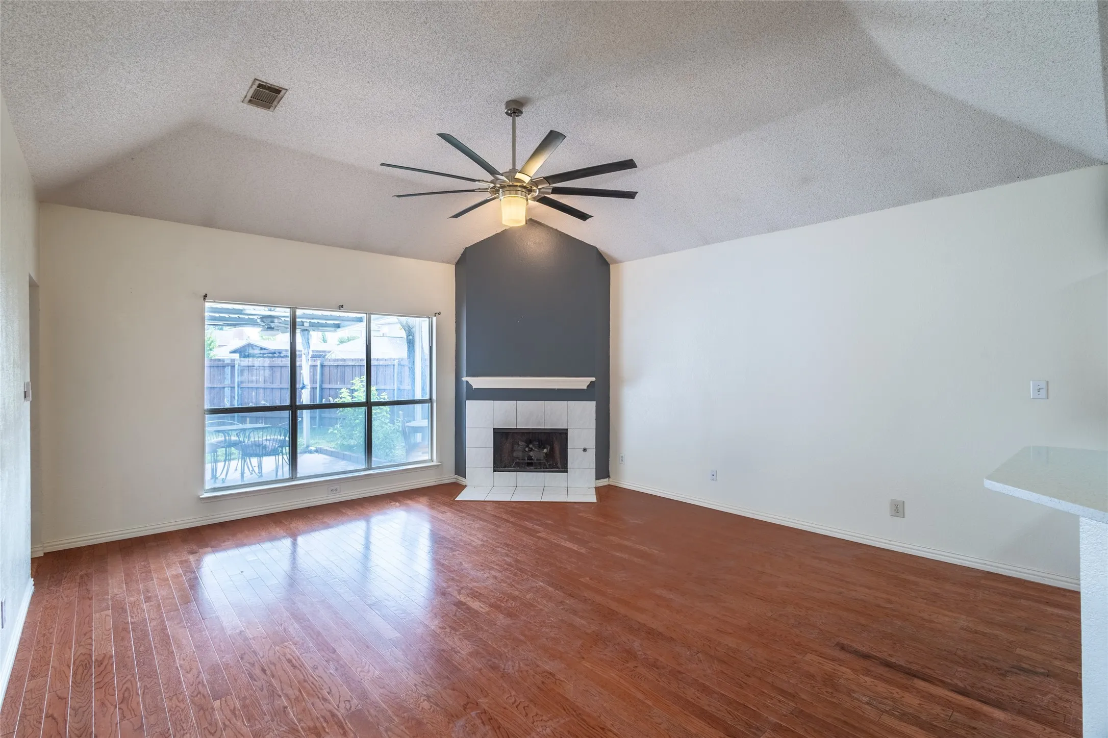 Single Family Residence For Rent in Collin County , 7836 Armor Lane, Frisco, Texas 75035, 3 Bedroom, 2 Bathroom, 2 Garage spaces, 1,430 Sqft, built in 1994, mls#21410332, Real Estate Agent in Frisco, Homes For Rent in Collin county, Homes For Rent in Frisco, Realtor in Frisco Texas, Real Estate Brokerage Independent Realty Texas, Luminita Cordes Realtor