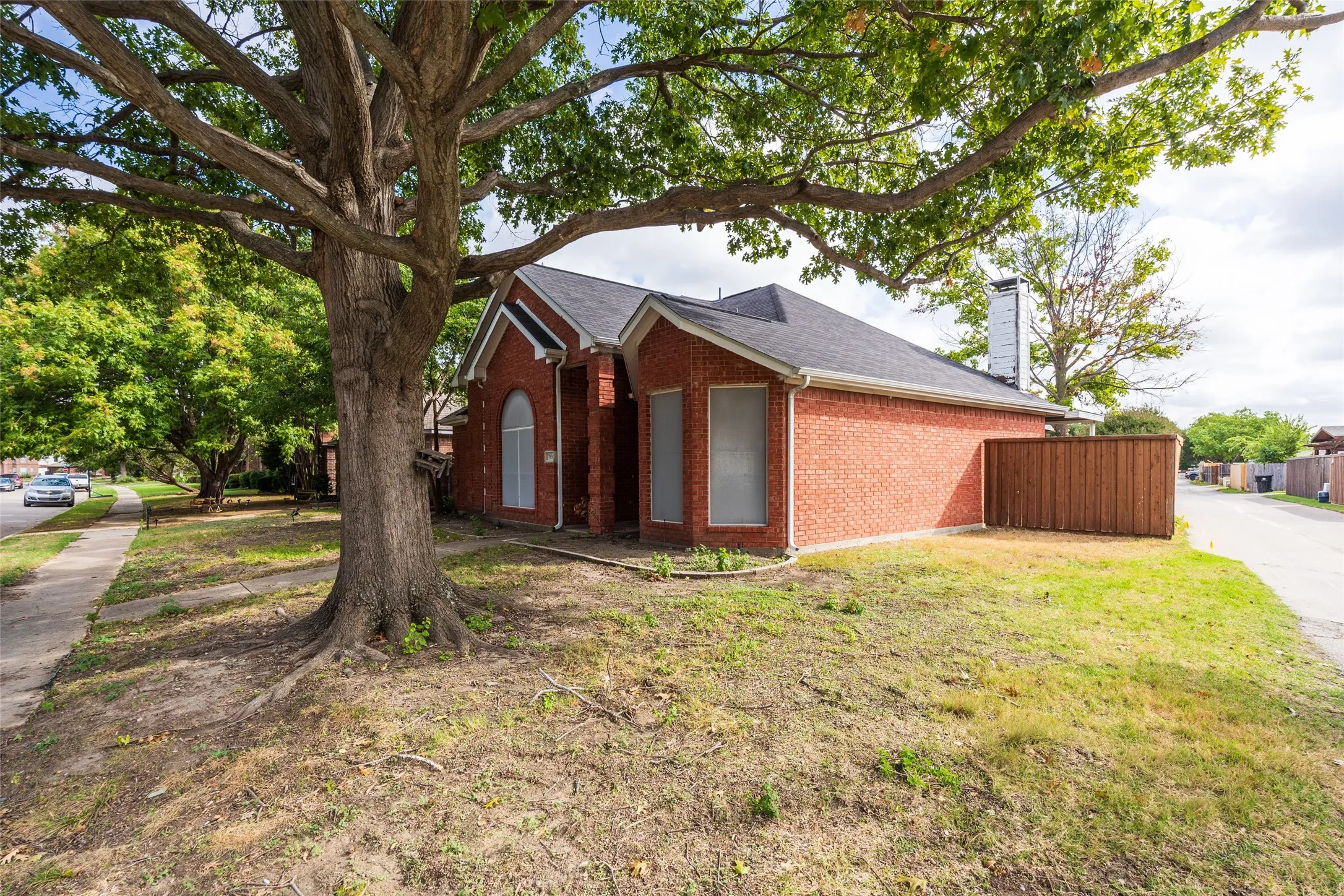 Single Family Residence For Rent in Collin County , 7836 Armor Lane, Frisco, Texas 75035, 3 Bedroom, 2 Bathroom, 2 Garage spaces, 1,430 Sqft, built in 1994, mls#21410332, Real Estate Agent in Frisco, Homes For Rent in Collin county, Homes For Rent in Frisco, Realtor in Frisco Texas, Real Estate Brokerage Independent Realty Texas, Luminita Cordes Realtor