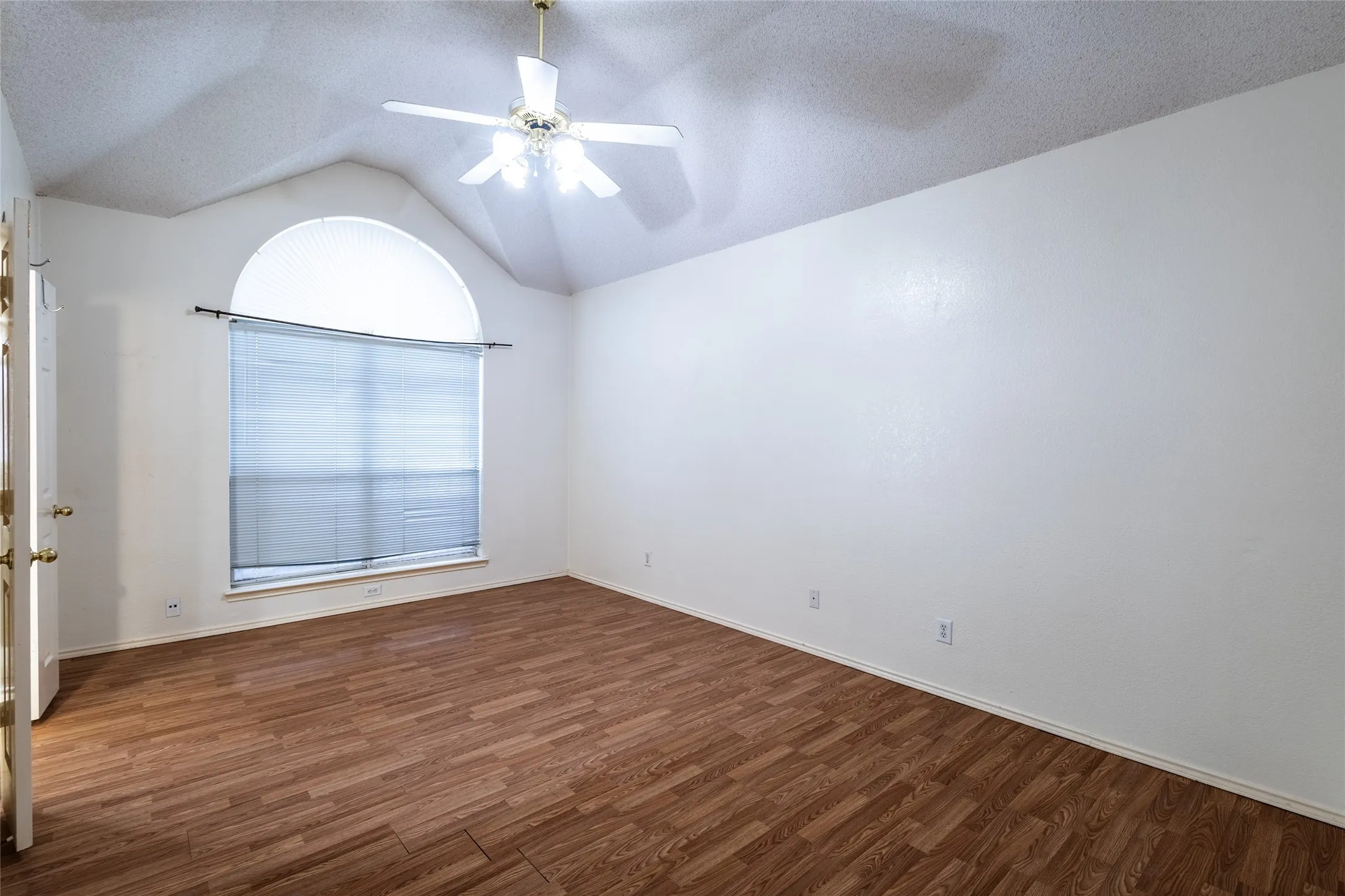Single Family Residence For Rent in Collin County , 7836 Armor Lane, Frisco, Texas 75035, 3 Bedroom, 2 Bathroom, 2 Garage spaces, 1,430 Sqft, built in 1994, mls#21410332, Real Estate Agent in Frisco, Homes For Rent in Collin county, Homes For Rent in Frisco, Realtor in Frisco Texas, Real Estate Brokerage Independent Realty Texas, Luminita Cordes Realtor