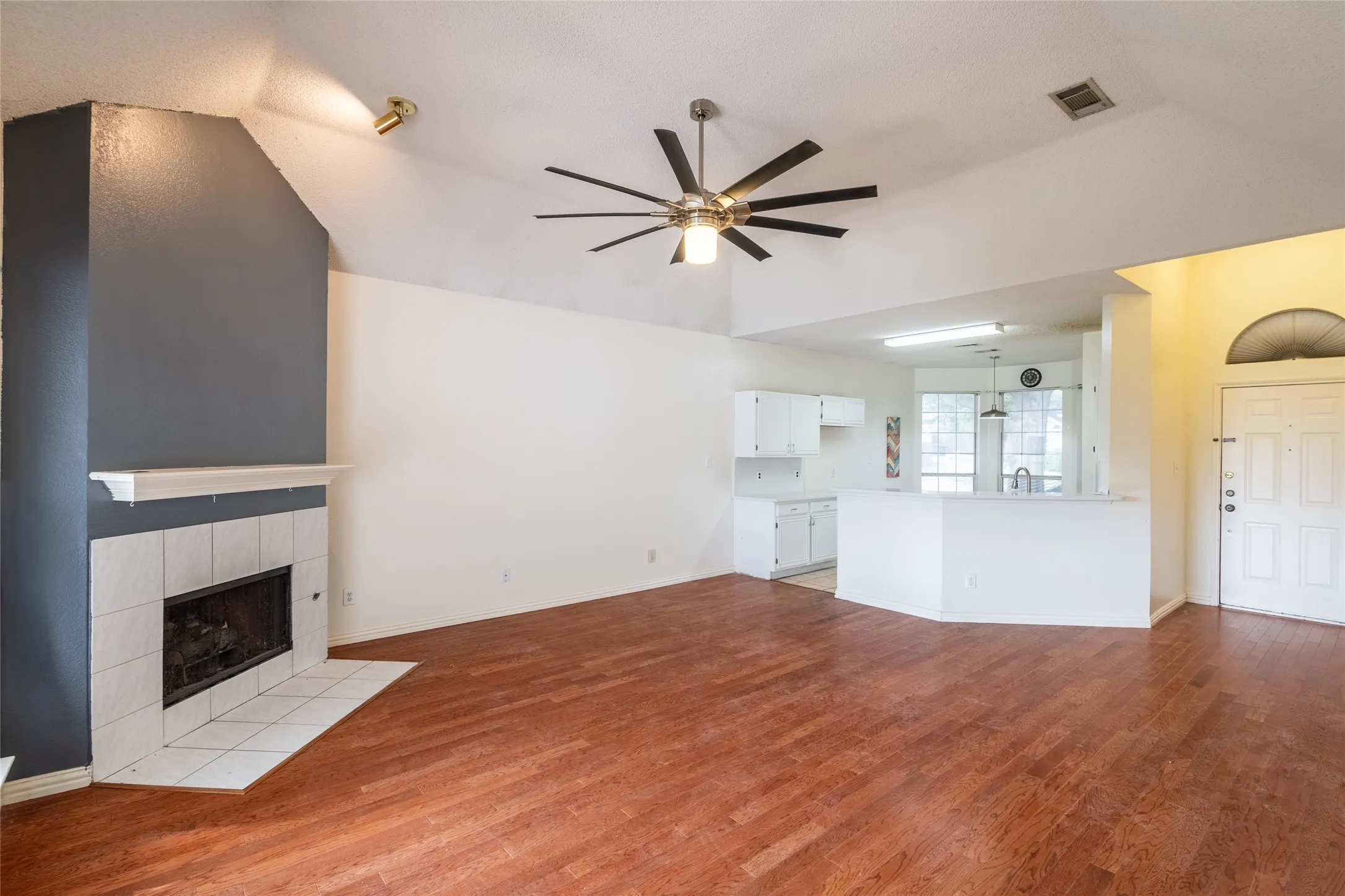 Single Family Residence For Rent in Collin County , 7836 Armor Lane, Frisco, Texas 75035, 3 Bedroom, 2 Bathroom, 2 Garage spaces, 1,430 Sqft, built in 1994, mls#21410332, Real Estate Agent in Frisco, Homes For Rent in Collin county, Homes For Rent in Frisco, Realtor in Frisco Texas, Real Estate Brokerage Independent Realty Texas, Luminita Cordes Realtor