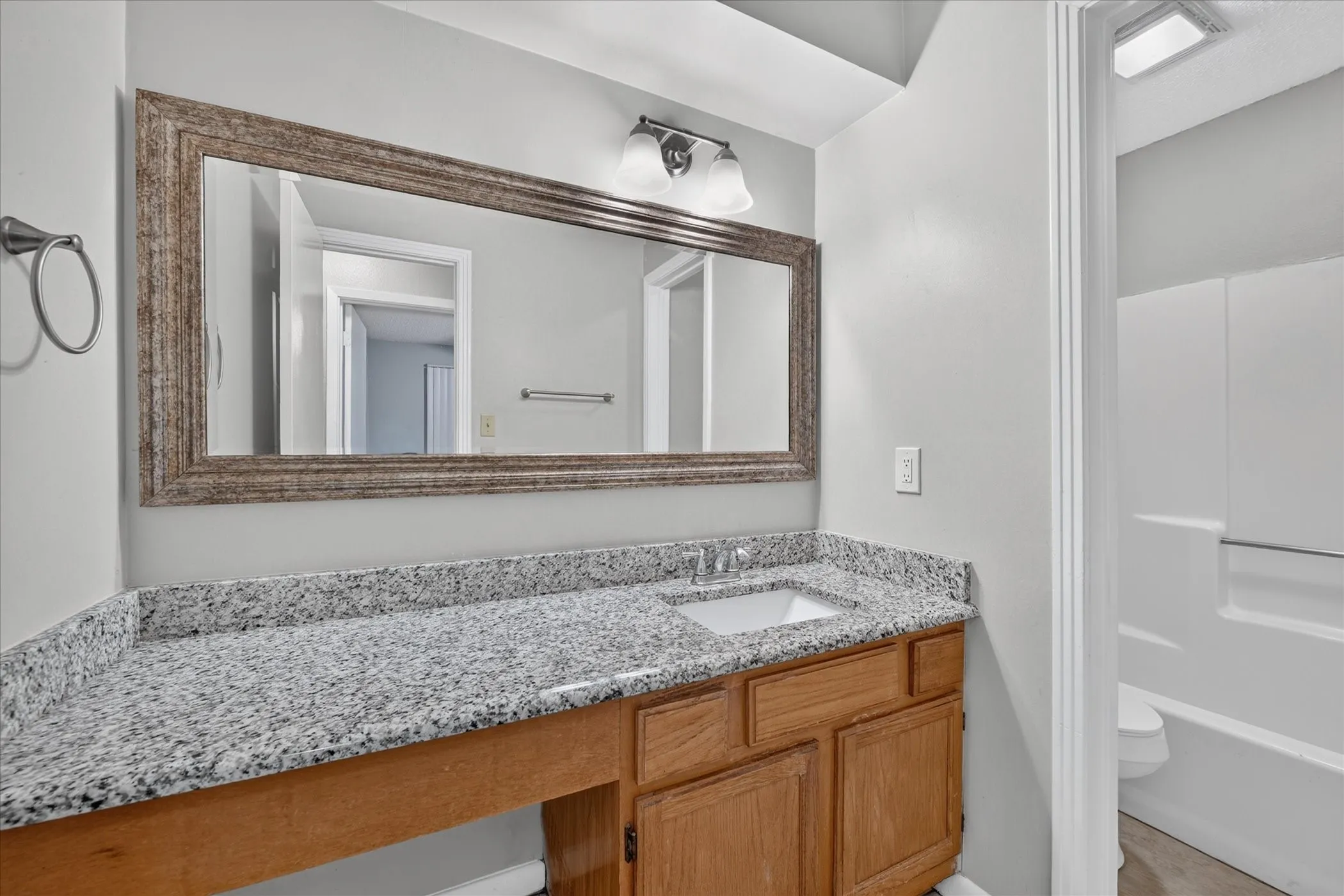 Duplex For Rent in Tarrant County , 6319 Christy Court, North Richland Hills, Texas 76182, 3 Bedroom, 2 Bathroom, 2 Garage spaces, 1,440 Sqft, built in 1986, mls#21410325, Real Estate Agent in North Richland Hills, Homes For Rent in Tarrant county, Homes For Rent in North Richland Hills, Realtor in North Richland Hills Texas, Real Estate Brokerage Independent Realty Texas, Luminita Cordes Realtor