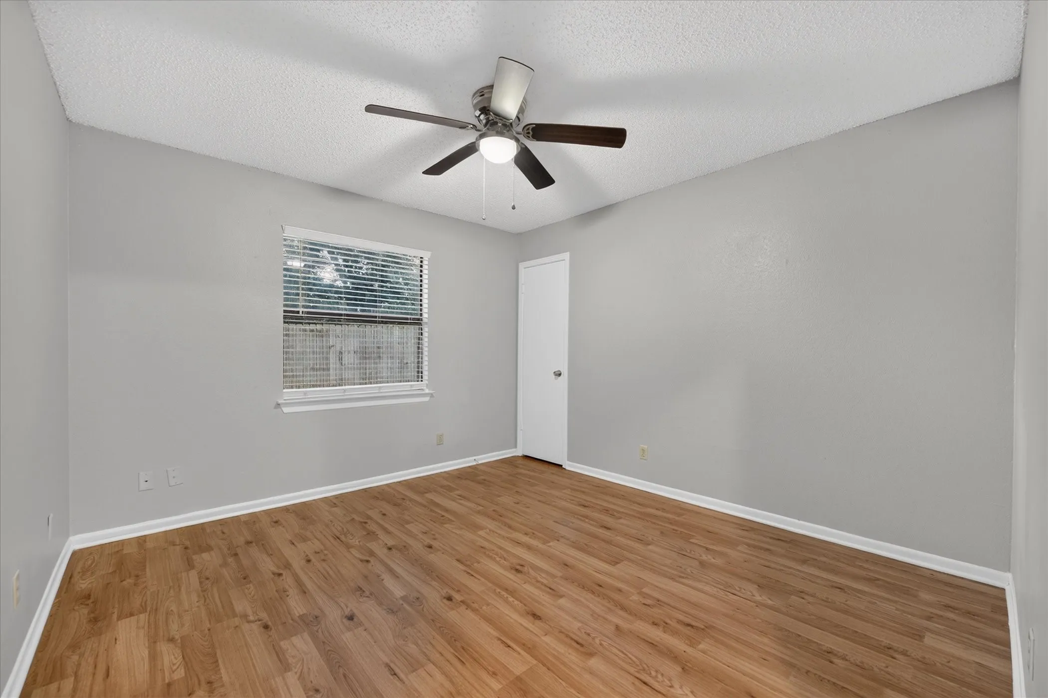 Duplex For Rent in Tarrant County , 6319 Christy Court, North Richland Hills, Texas 76182, 3 Bedroom, 2 Bathroom, 2 Garage spaces, 1,440 Sqft, built in 1986, mls#21410325, Real Estate Agent in North Richland Hills, Homes For Rent in Tarrant county, Homes For Rent in North Richland Hills, Realtor in North Richland Hills Texas, Real Estate Brokerage Independent Realty Texas, Luminita Cordes Realtor