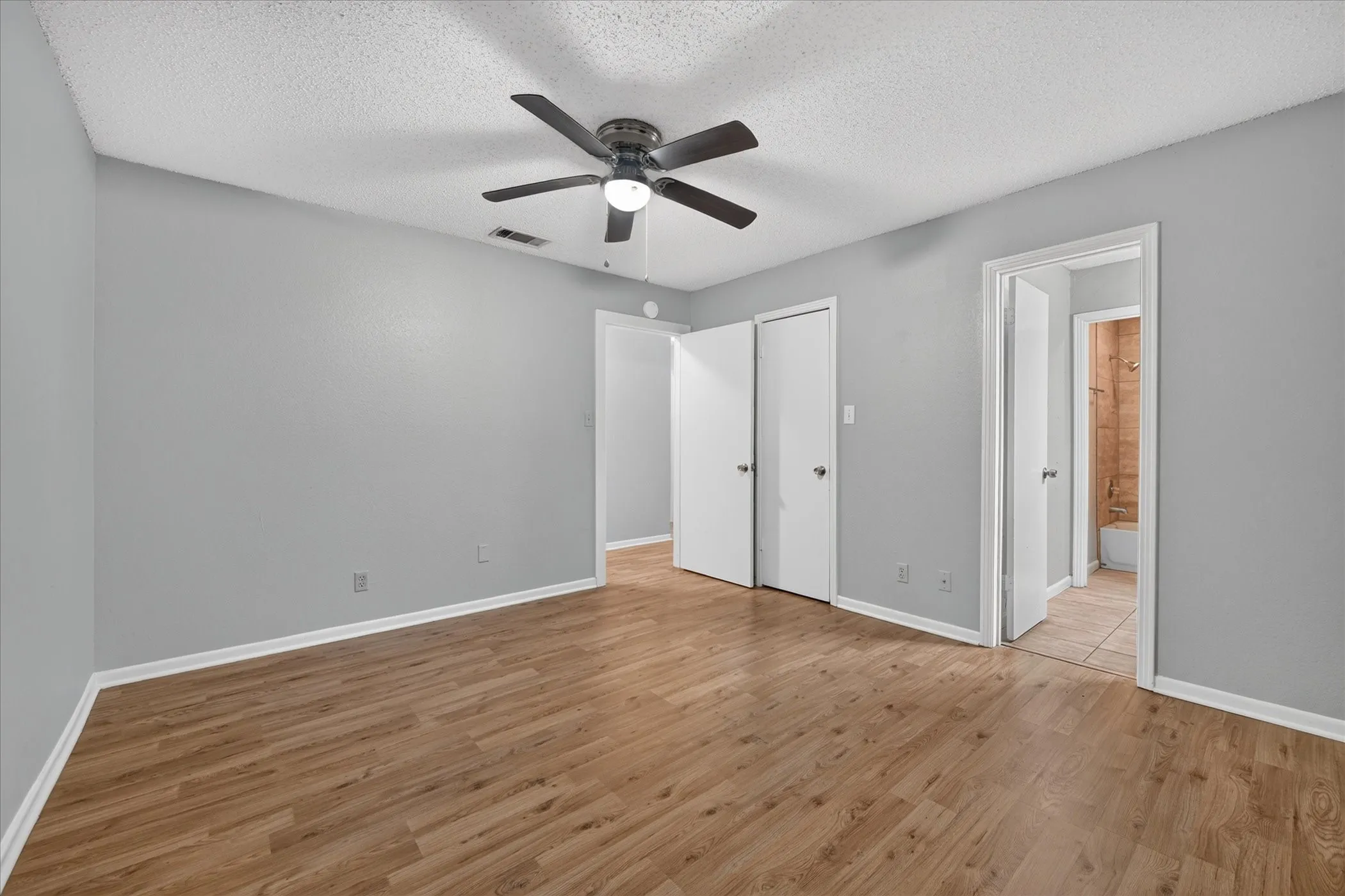 Duplex For Rent in Tarrant County , 6319 Christy Court, North Richland Hills, Texas 76182, 3 Bedroom, 2 Bathroom, 2 Garage spaces, 1,440 Sqft, built in 1986, mls#21410325, Real Estate Agent in North Richland Hills, Homes For Rent in Tarrant county, Homes For Rent in North Richland Hills, Realtor in North Richland Hills Texas, Real Estate Brokerage Independent Realty Texas, Luminita Cordes Realtor