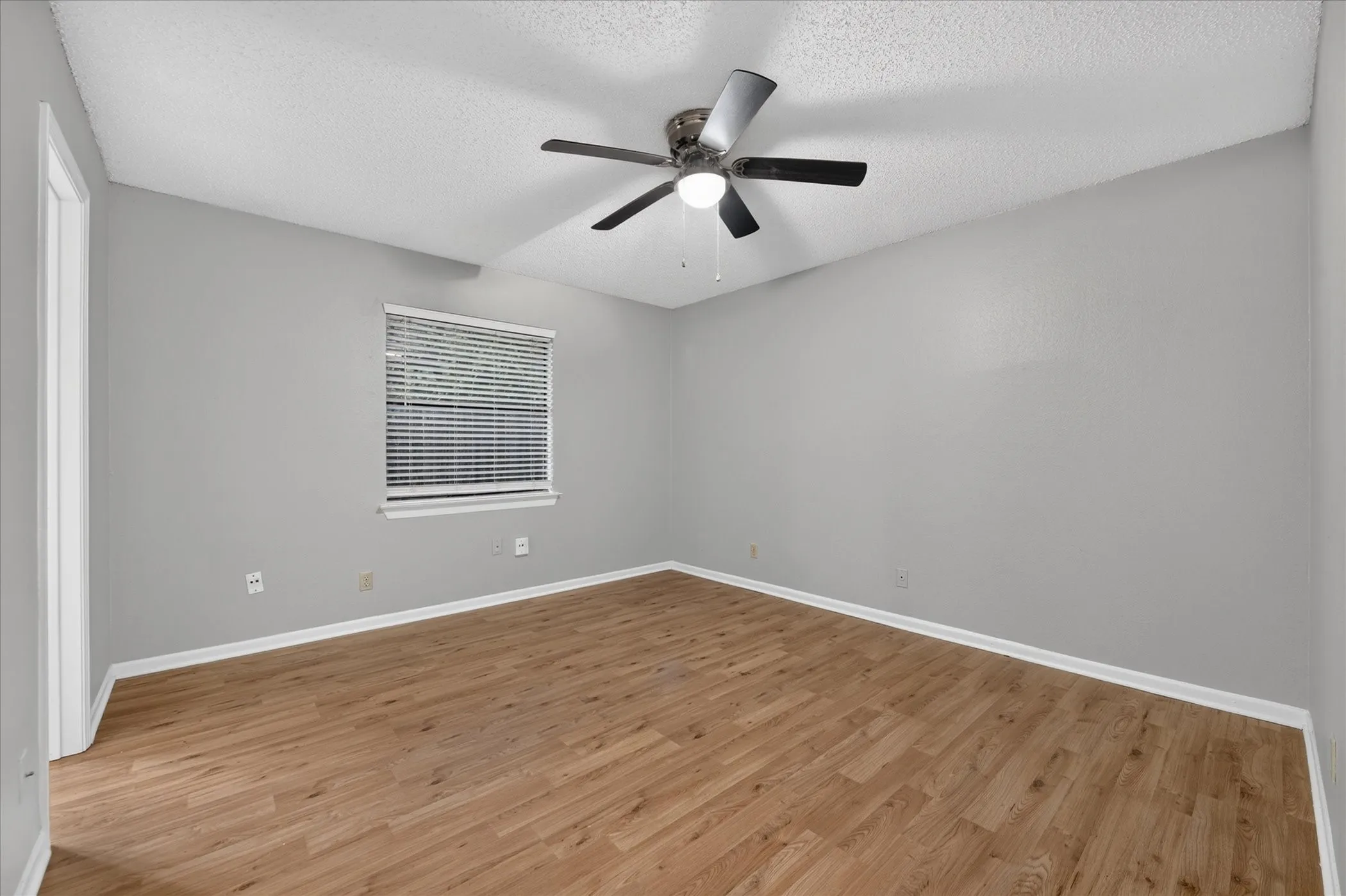 Duplex For Rent in Tarrant County , 6319 Christy Court, North Richland Hills, Texas 76182, 3 Bedroom, 2 Bathroom, 2 Garage spaces, 1,440 Sqft, built in 1986, mls#21410325, Real Estate Agent in North Richland Hills, Homes For Rent in Tarrant county, Homes For Rent in North Richland Hills, Realtor in North Richland Hills Texas, Real Estate Brokerage Independent Realty Texas, Luminita Cordes Realtor