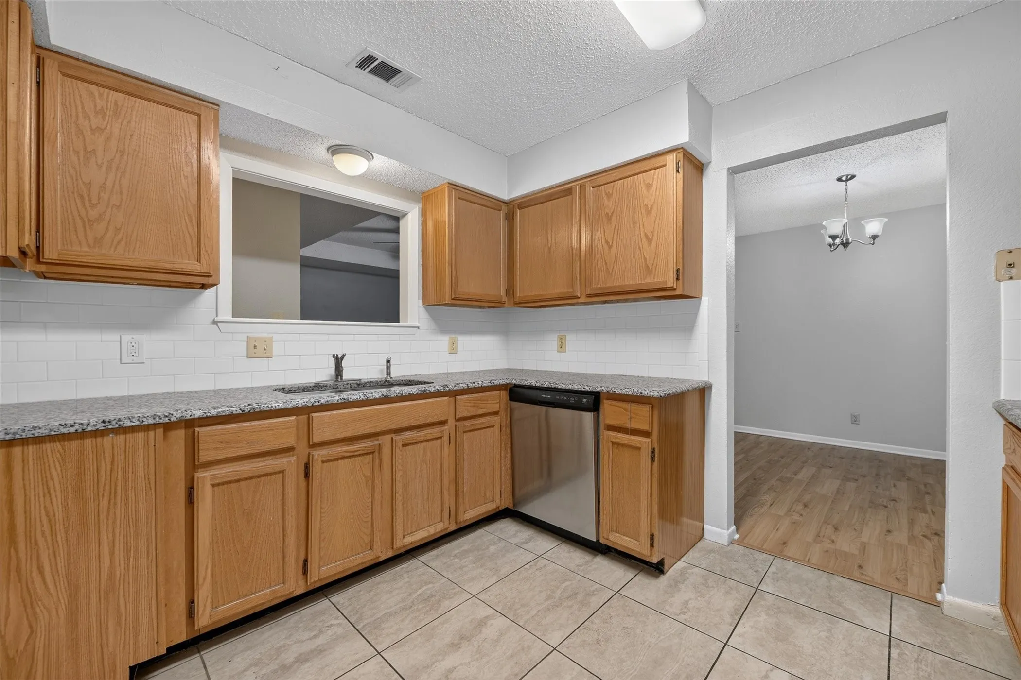 Duplex For Rent in Tarrant County , 6319 Christy Court, North Richland Hills, Texas 76182, 3 Bedroom, 2 Bathroom, 2 Garage spaces, 1,440 Sqft, built in 1986, mls#21410325, Real Estate Agent in North Richland Hills, Homes For Rent in Tarrant county, Homes For Rent in North Richland Hills, Realtor in North Richland Hills Texas, Real Estate Brokerage Independent Realty Texas, Luminita Cordes Realtor