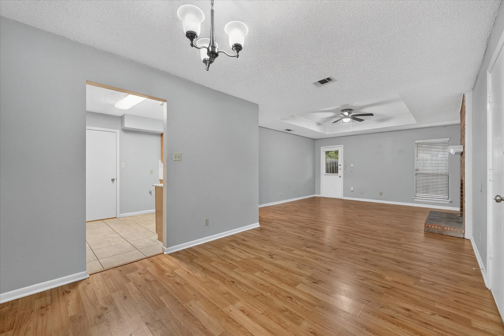 Duplex For Rent in Tarrant County , 6319 Christy Court, North Richland Hills, Texas 76182, 3 Bedroom, 2 Bathroom, 2 Garage spaces, 1,440 Sqft, built in 1986, mls#21410325, Real Estate Agent in North Richland Hills, Homes For Rent in Tarrant county, Homes For Rent in North Richland Hills, Realtor in North Richland Hills Texas, Real Estate Brokerage Independent Realty Texas, Luminita Cordes Realtor