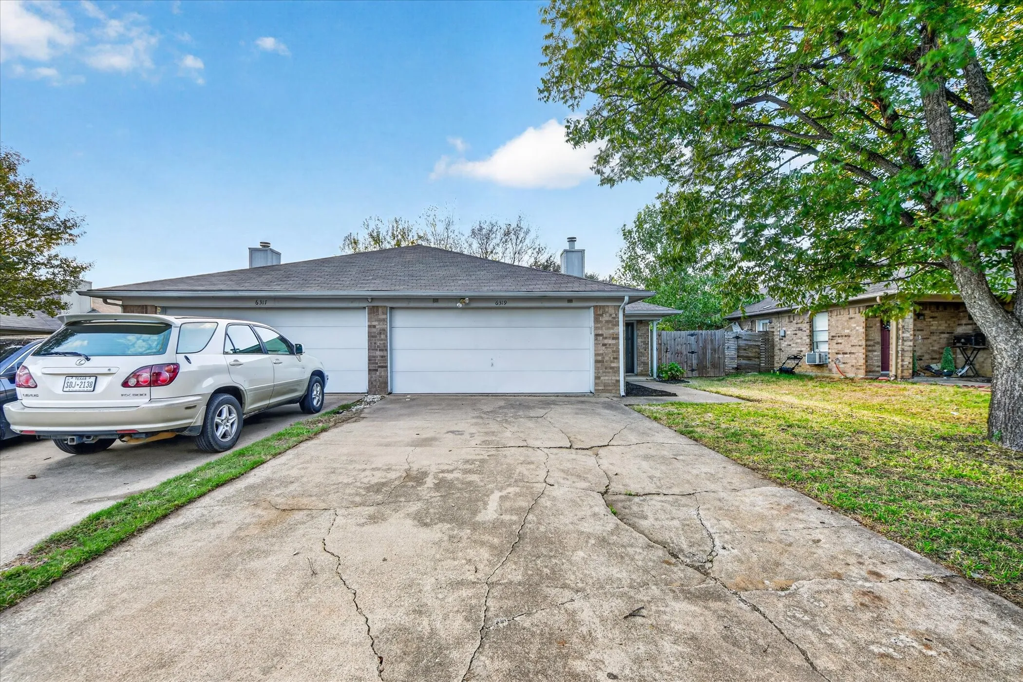 Duplex For Rent in Tarrant County , 6319 Christy Court, North Richland Hills, Texas 76182, 3 Bedroom, 2 Bathroom, 2 Garage spaces, 1,440 Sqft, built in 1986, mls#21410325, Real Estate Agent in North Richland Hills, Homes For Rent in Tarrant county, Homes For Rent in North Richland Hills, Realtor in North Richland Hills Texas, Real Estate Brokerage Independent Realty Texas, Luminita Cordes Realtor