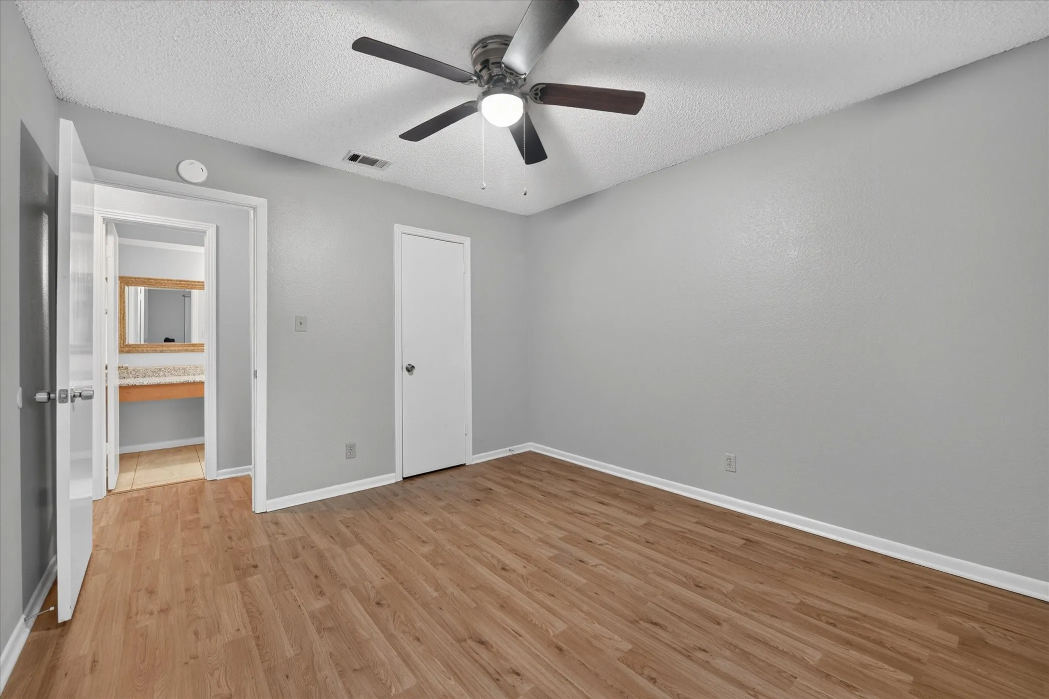 Duplex For Rent in Tarrant County , 6319 Christy Court, North Richland Hills, Texas 76182, 3 Bedroom, 2 Bathroom, 2 Garage spaces, 1,440 Sqft, built in 1986, mls#21410325, Real Estate Agent in North Richland Hills, Homes For Rent in Tarrant county, Homes For Rent in North Richland Hills, Realtor in North Richland Hills Texas, Real Estate Brokerage Independent Realty Texas, Luminita Cordes Realtor