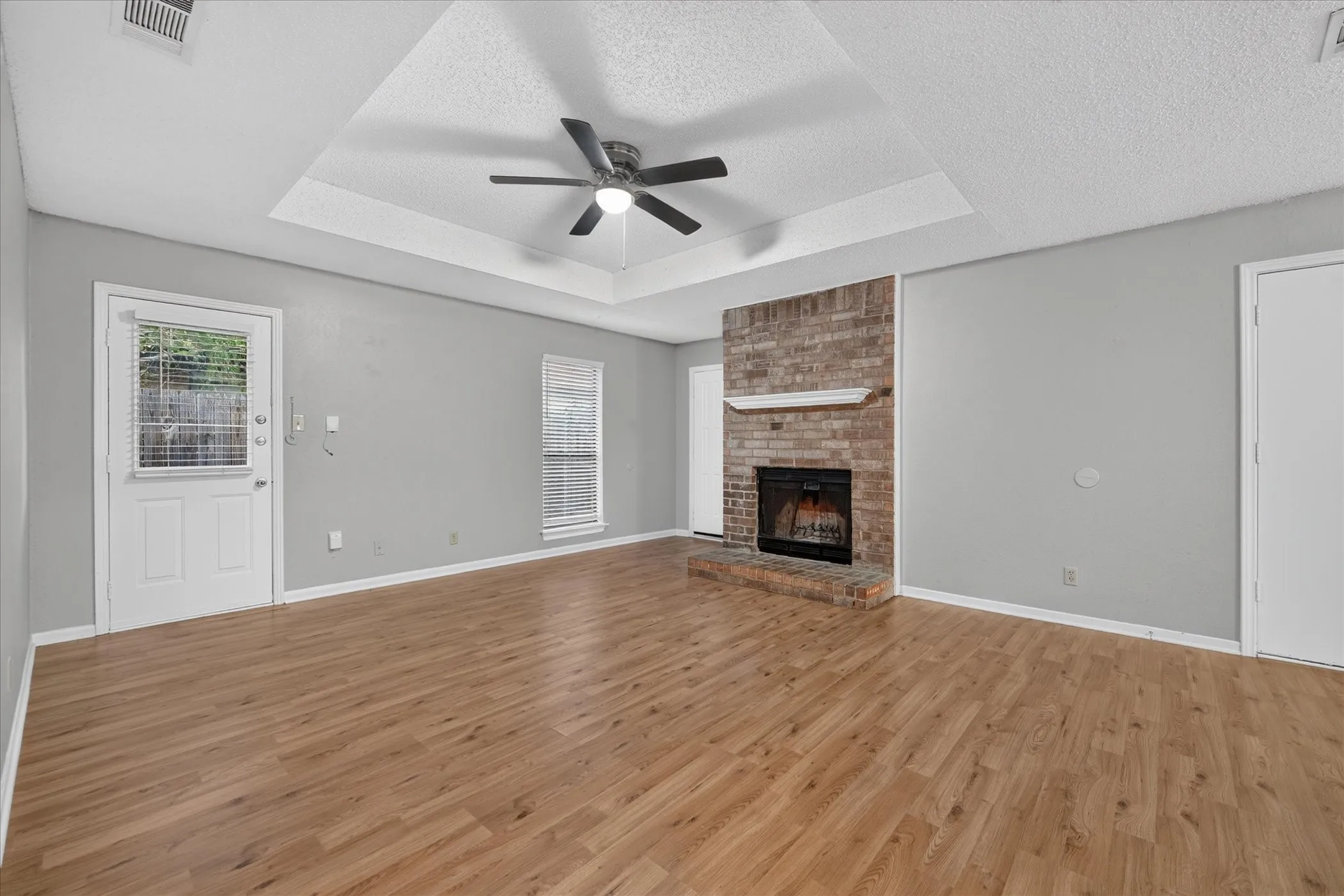 Duplex For Rent in Tarrant County , 6319 Christy Court, North Richland Hills, Texas 76182, 3 Bedroom, 2 Bathroom, 2 Garage spaces, 1,440 Sqft, built in 1986, mls#21410325, Real Estate Agent in North Richland Hills, Homes For Rent in Tarrant county, Homes For Rent in North Richland Hills, Realtor in North Richland Hills Texas, Real Estate Brokerage Independent Realty Texas, Luminita Cordes Realtor