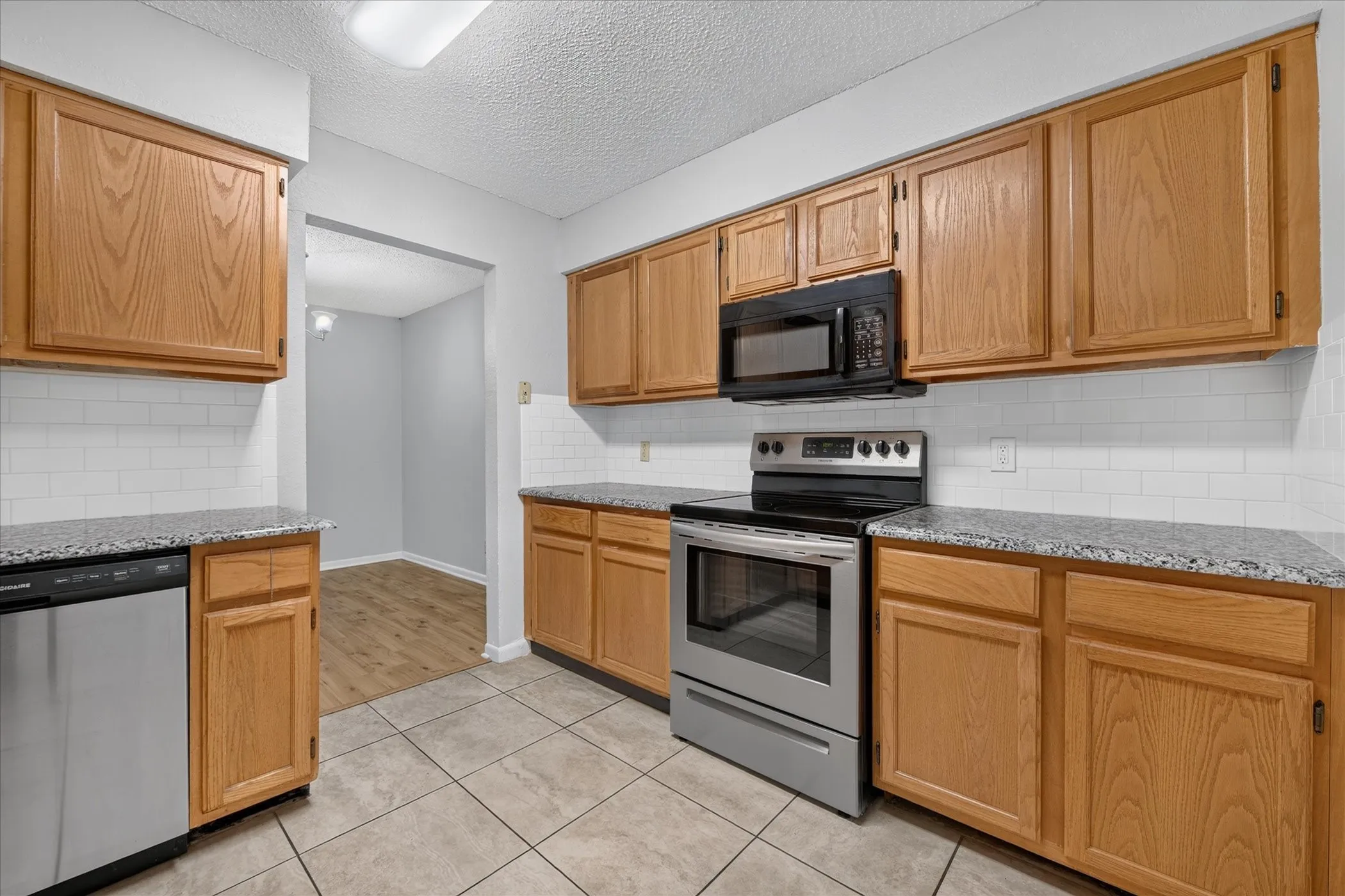 Duplex For Rent in Tarrant County , 6319 Christy Court, North Richland Hills, Texas 76182, 3 Bedroom, 2 Bathroom, 2 Garage spaces, 1,440 Sqft, built in 1986, mls#21410325, Real Estate Agent in North Richland Hills, Homes For Rent in Tarrant county, Homes For Rent in North Richland Hills, Realtor in North Richland Hills Texas, Real Estate Brokerage Independent Realty Texas, Luminita Cordes Realtor