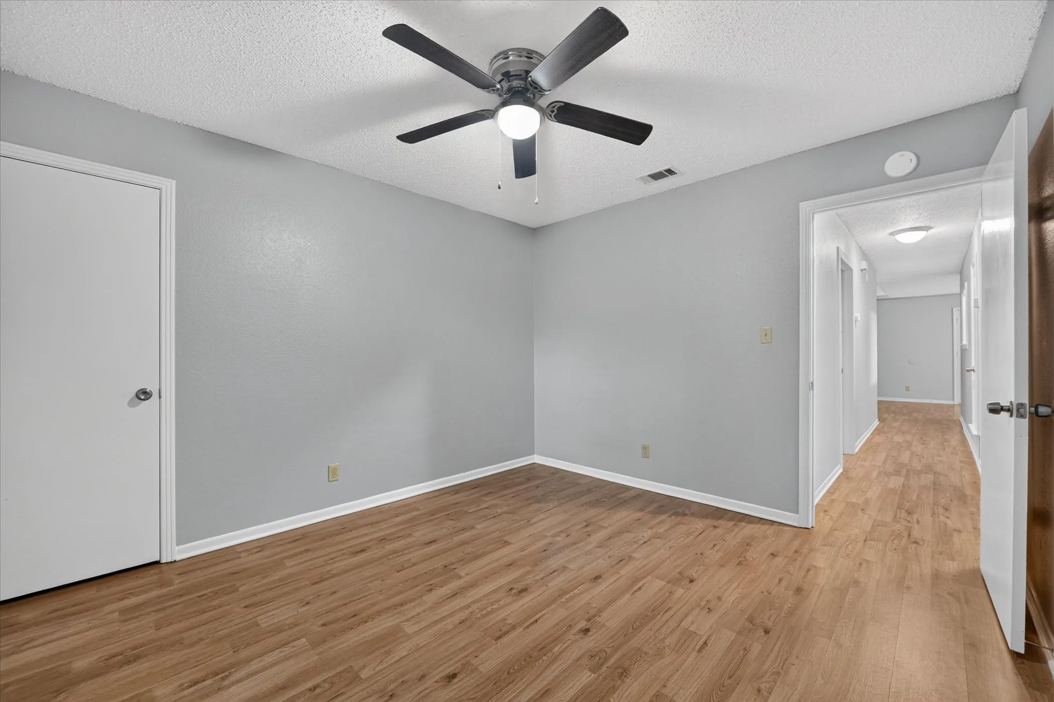Duplex For Rent in Tarrant County , 6319 Christy Court, North Richland Hills, Texas 76182, 3 Bedroom, 2 Bathroom, 2 Garage spaces, 1,440 Sqft, built in 1986, mls#21410325, Real Estate Agent in North Richland Hills, Homes For Rent in Tarrant county, Homes For Rent in North Richland Hills, Realtor in North Richland Hills Texas, Real Estate Brokerage Independent Realty Texas, Luminita Cordes Realtor