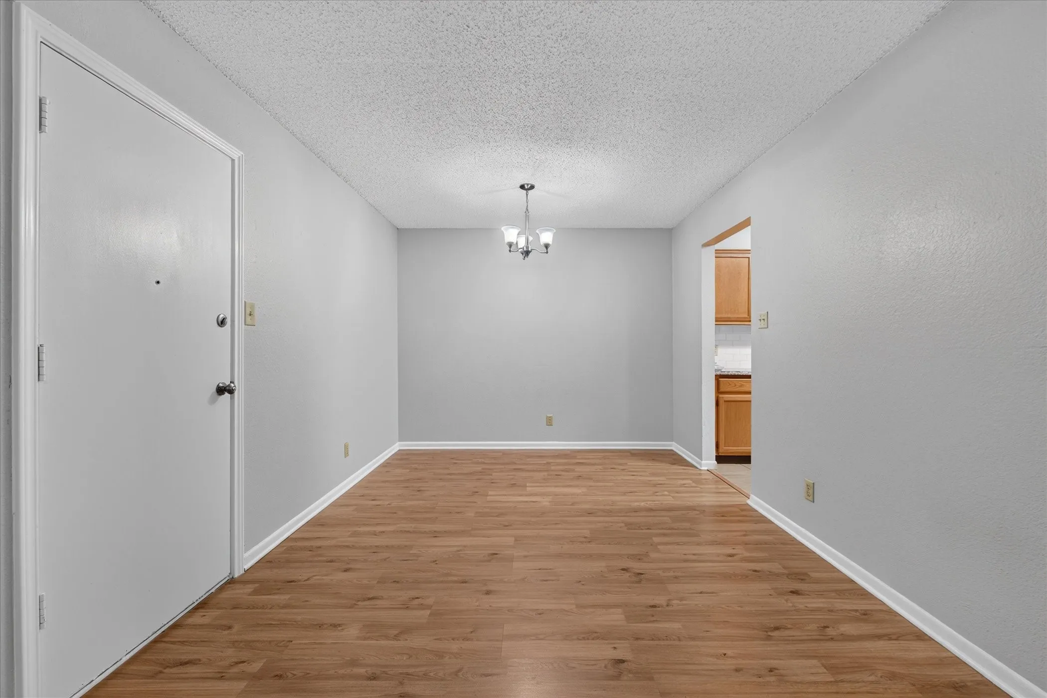 Duplex For Rent in Tarrant County , 6319 Christy Court, North Richland Hills, Texas 76182, 3 Bedroom, 2 Bathroom, 2 Garage spaces, 1,440 Sqft, built in 1986, mls#21410325, Real Estate Agent in North Richland Hills, Homes For Rent in Tarrant county, Homes For Rent in North Richland Hills, Realtor in North Richland Hills Texas, Real Estate Brokerage Independent Realty Texas, Luminita Cordes Realtor
