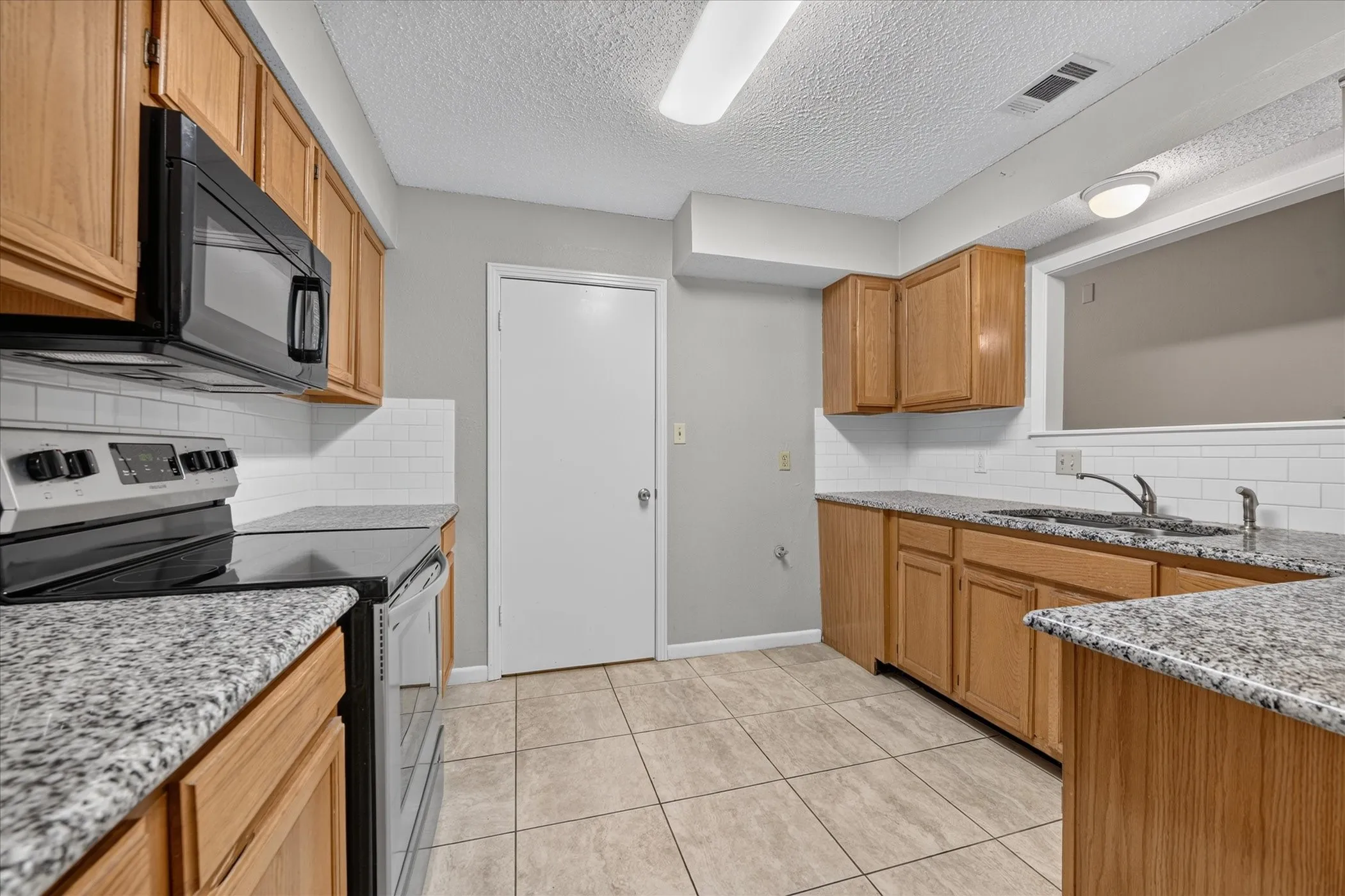 Duplex For Rent in Tarrant County , 6319 Christy Court, North Richland Hills, Texas 76182, 3 Bedroom, 2 Bathroom, 2 Garage spaces, 1,440 Sqft, built in 1986, mls#21410325, Real Estate Agent in North Richland Hills, Homes For Rent in Tarrant county, Homes For Rent in North Richland Hills, Realtor in North Richland Hills Texas, Real Estate Brokerage Independent Realty Texas, Luminita Cordes Realtor