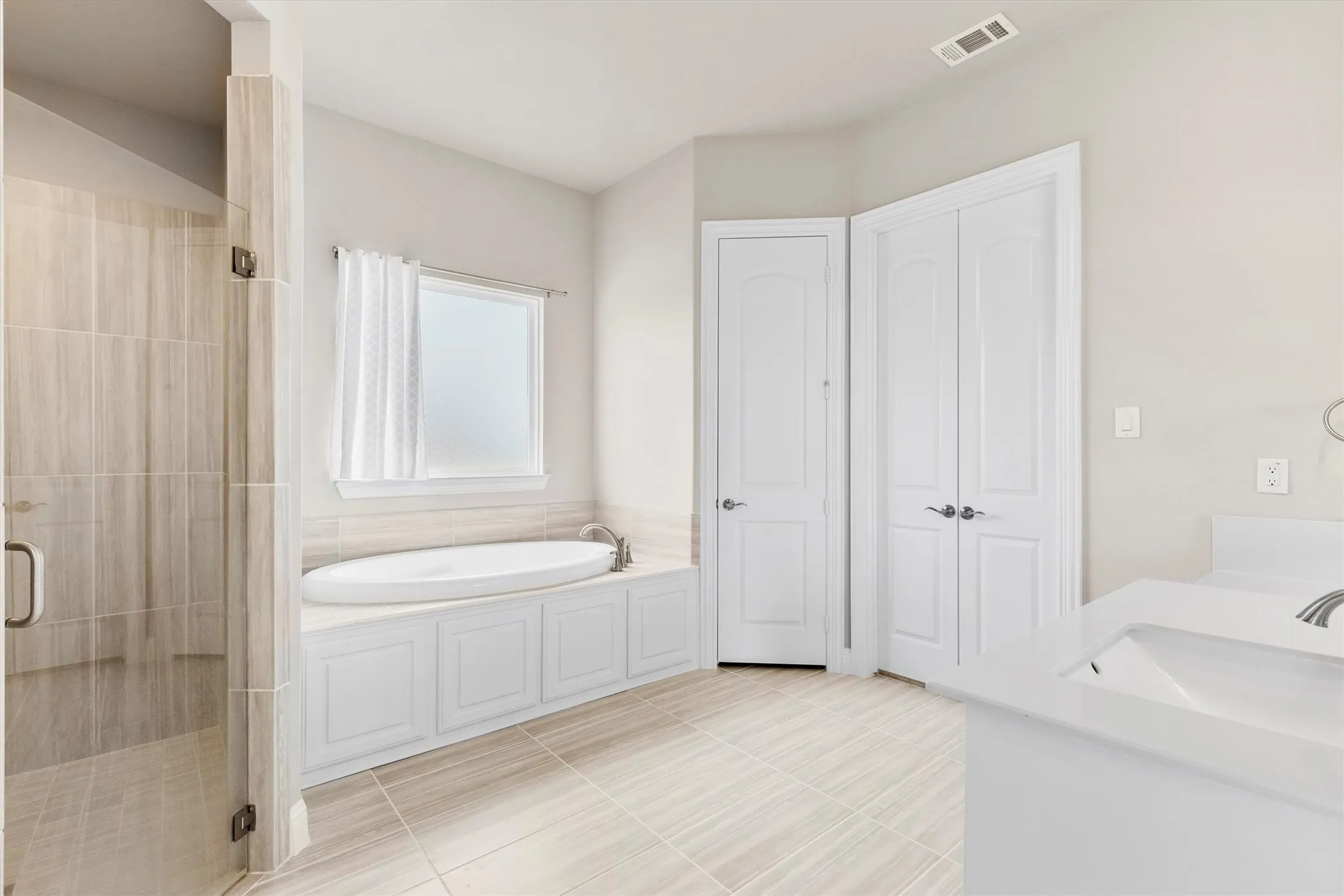 Single Family Residence For Sale in Ellis County , 4651 Spring Garden Road, Midlothian, Texas 76065, 3 Bedroom, 3 Bathroom, 3 Garage spaces, 3,060 Sqft, built in 2023, mls#21408711, Real Estate Agent in Midlothian, Homes For Sale in Ellis county, Homes For Sale in Midlothian, Realtor in Midlothian Texas, Real Estate Brokerage Independent Realty Texas, Luminita Cordes Realtor