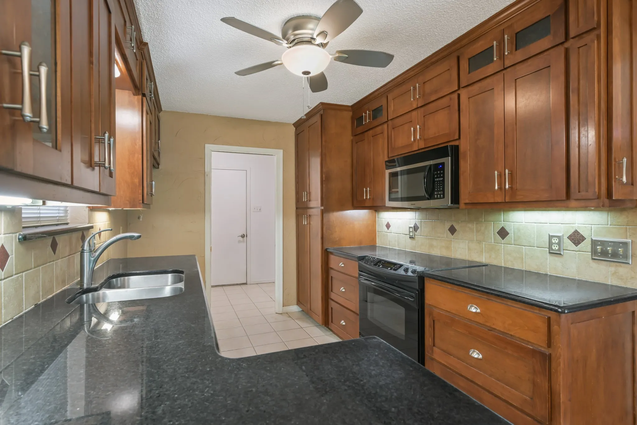Single Family Residence For Sale in Tarrant County , 6410 Willow Springs Drive, Arlington, Texas 76001, 3 Bedroom, 2 Bathroom, 2 Garage spaces, 1,639 Sqft, built in 1983, mls#21408873, Real Estate Agent in Arlington, Homes For Sale in Tarrant county, Homes For Sale in Arlington, Realtor in Arlington Texas, Real Estate Brokerage Independent Realty Texas, Luminita Cordes Realtor