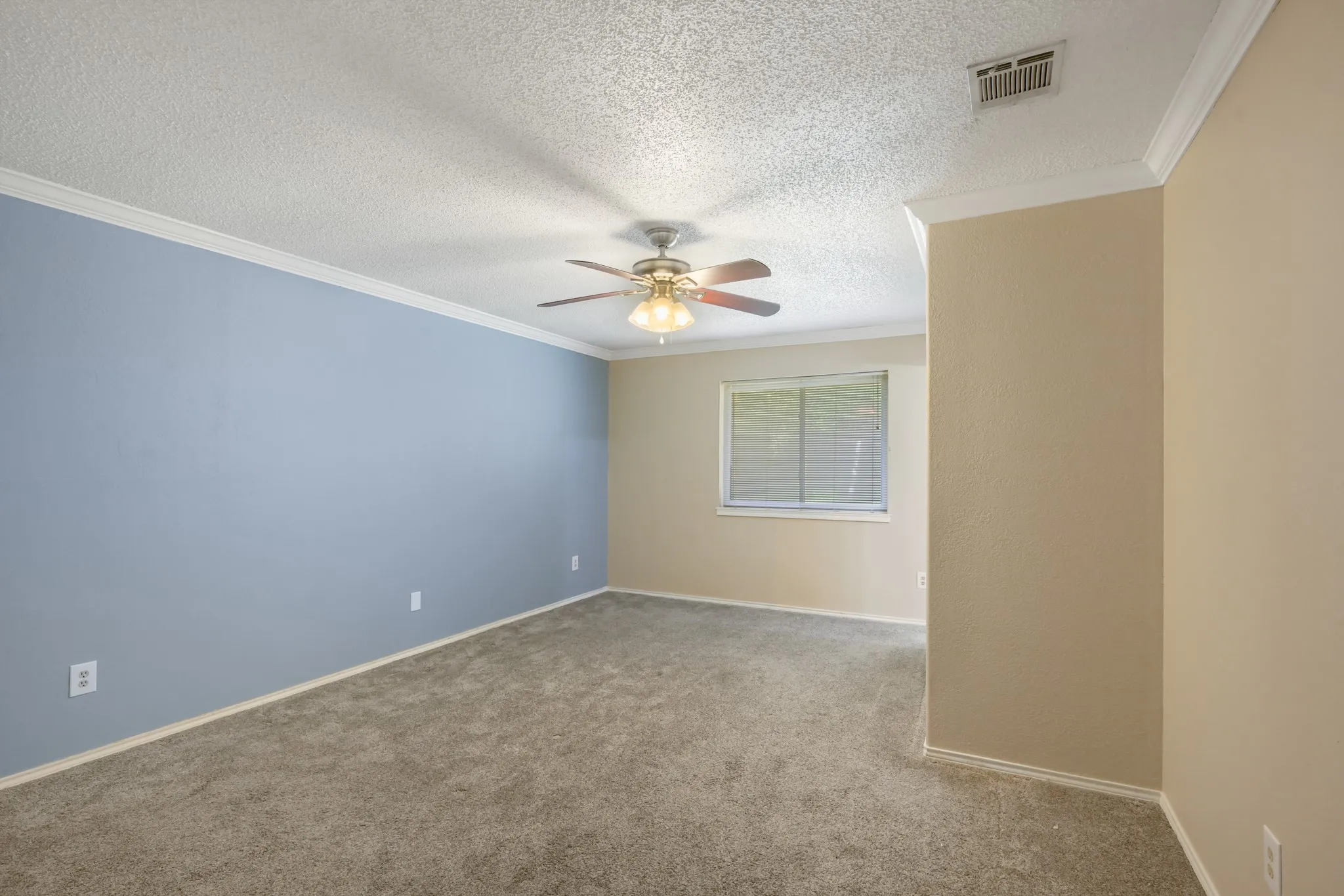 Single Family Residence For Sale in Tarrant County , 6410 Willow Springs Drive, Arlington, Texas 76001, 3 Bedroom, 2 Bathroom, 2 Garage spaces, 1,639 Sqft, built in 1983, mls#21408873, Real Estate Agent in Arlington, Homes For Sale in Tarrant county, Homes For Sale in Arlington, Realtor in Arlington Texas, Real Estate Brokerage Independent Realty Texas, Luminita Cordes Realtor